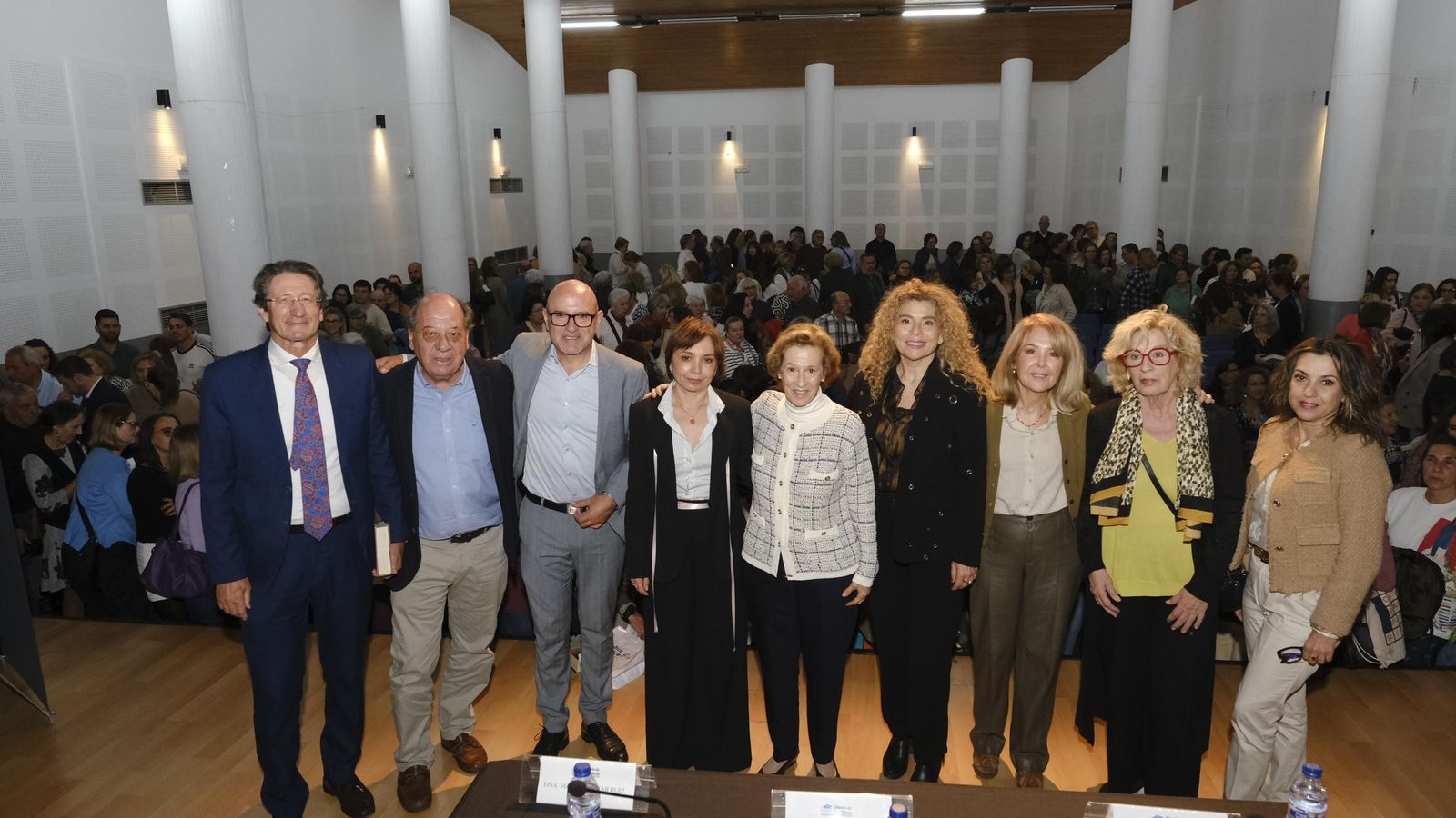 Navarro con organizadores y patrocinadores del acto.