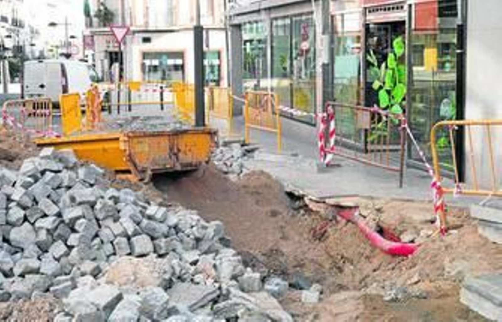 Las obras de reparación empezaron ayer por la mañana.