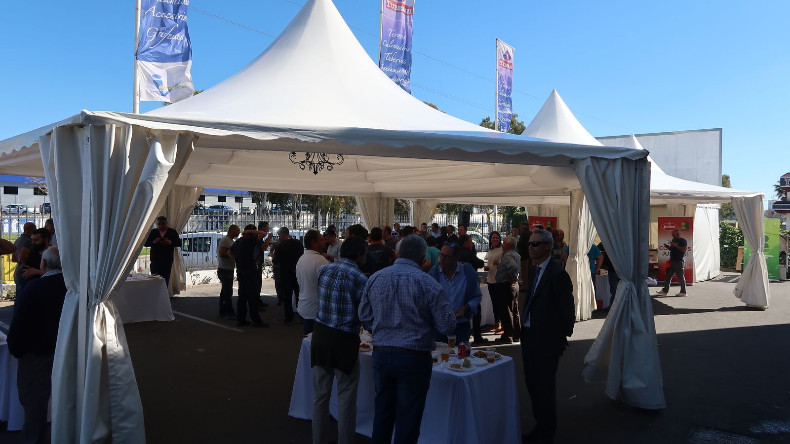 Ambiente festivo en las instalaciones de Tubesan.