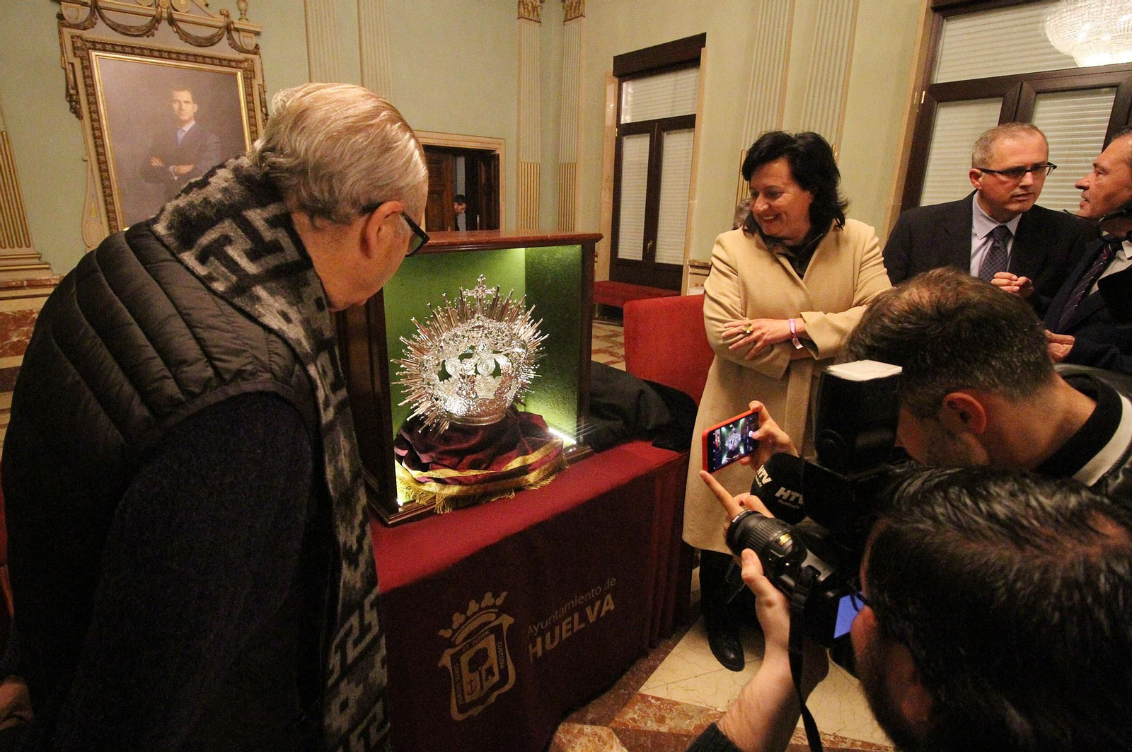 Presentación de la nueva corona de Nuestra Señora en su Soledad, en imágenes
