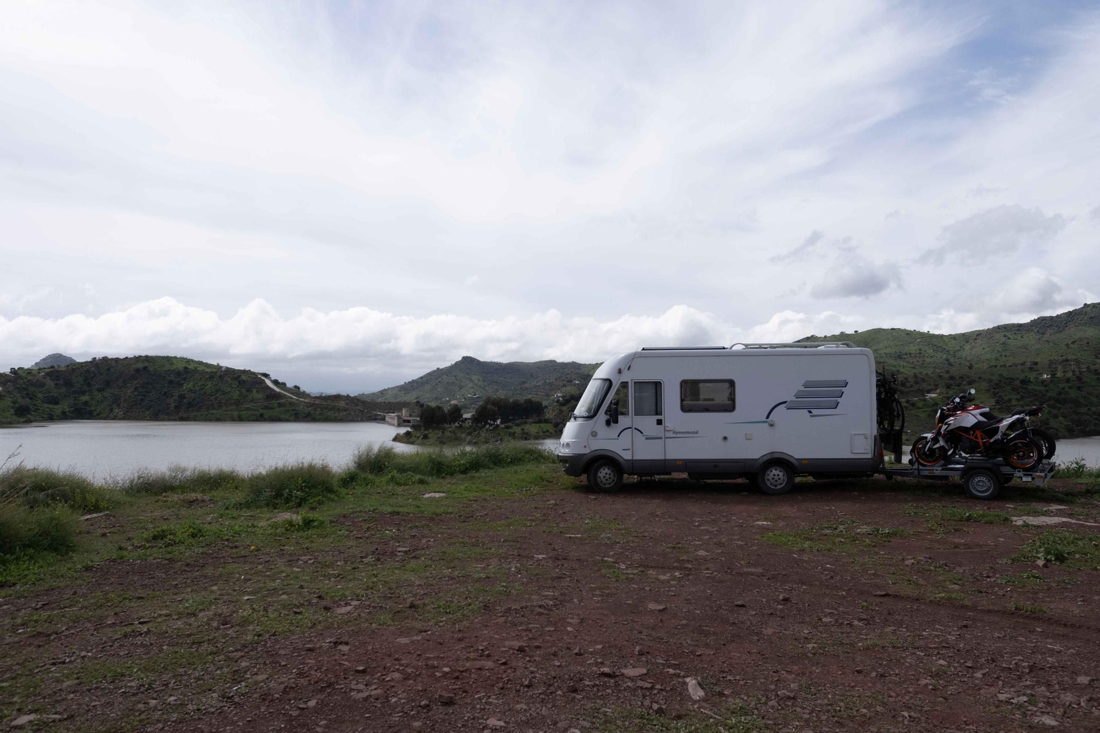 La lluvia transforma el paisaje de Málaga, en imágenes