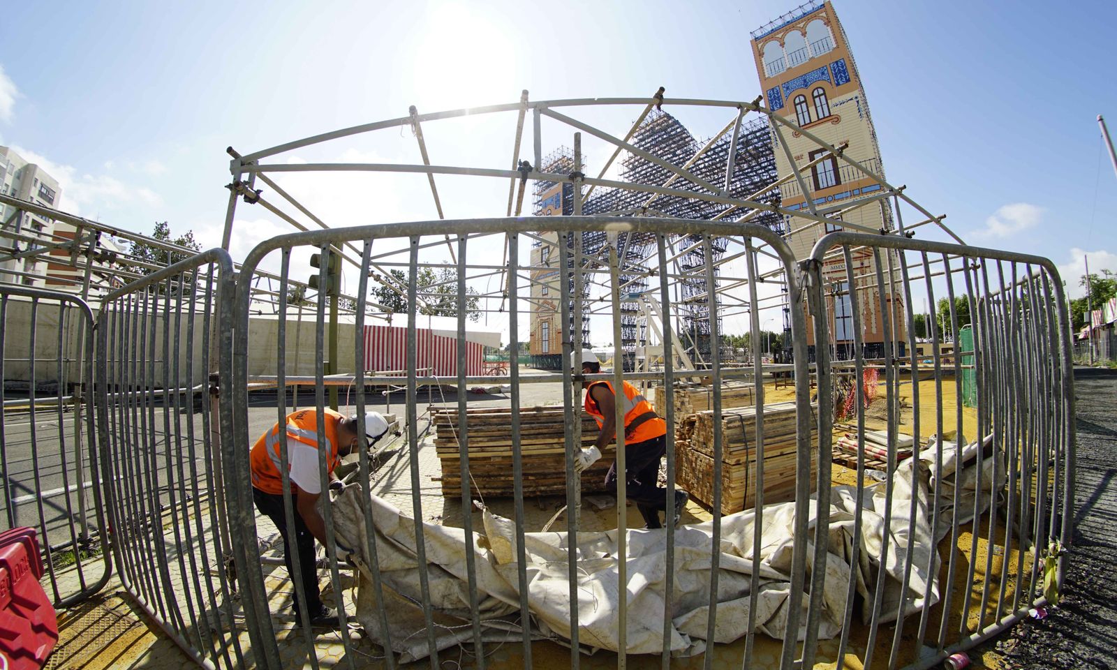 Coronavirus en Sevilla: Comienza el desmontaje de la feria