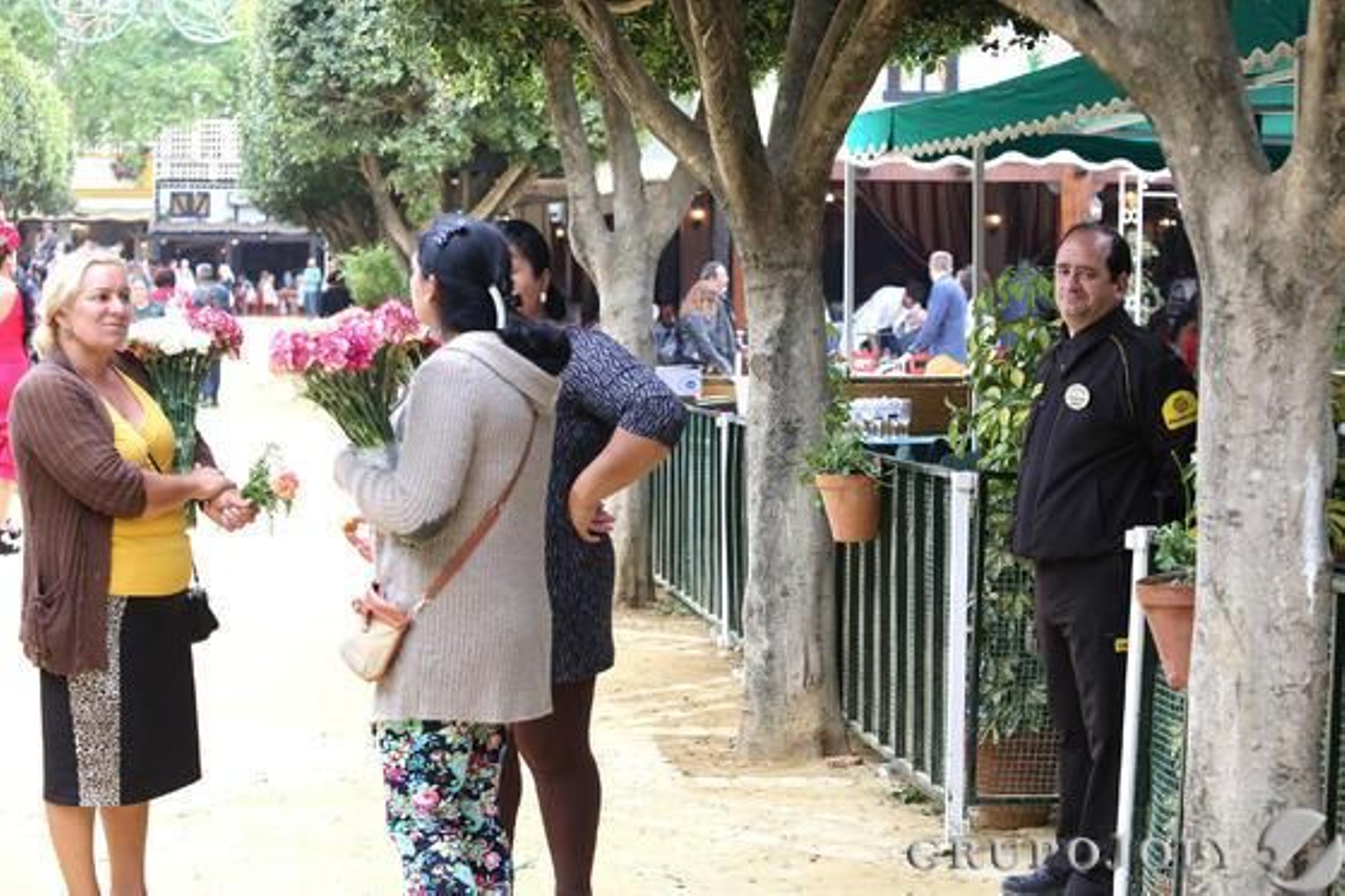 La mayoría de casetas cuentan ya con porteros.

Foto: Pascual