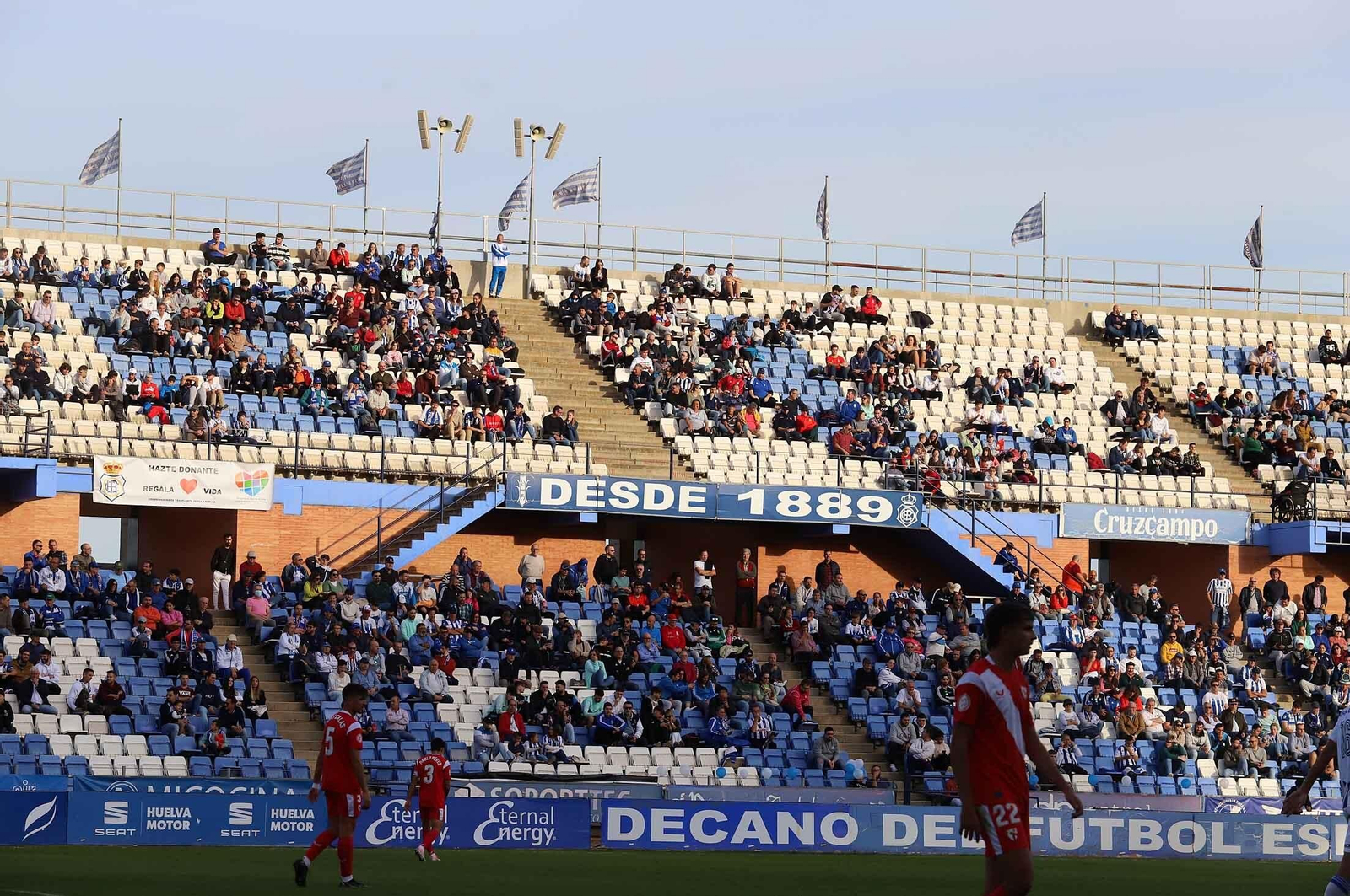 Imágenes del ambiente en las gradas del Nuevo Colombino