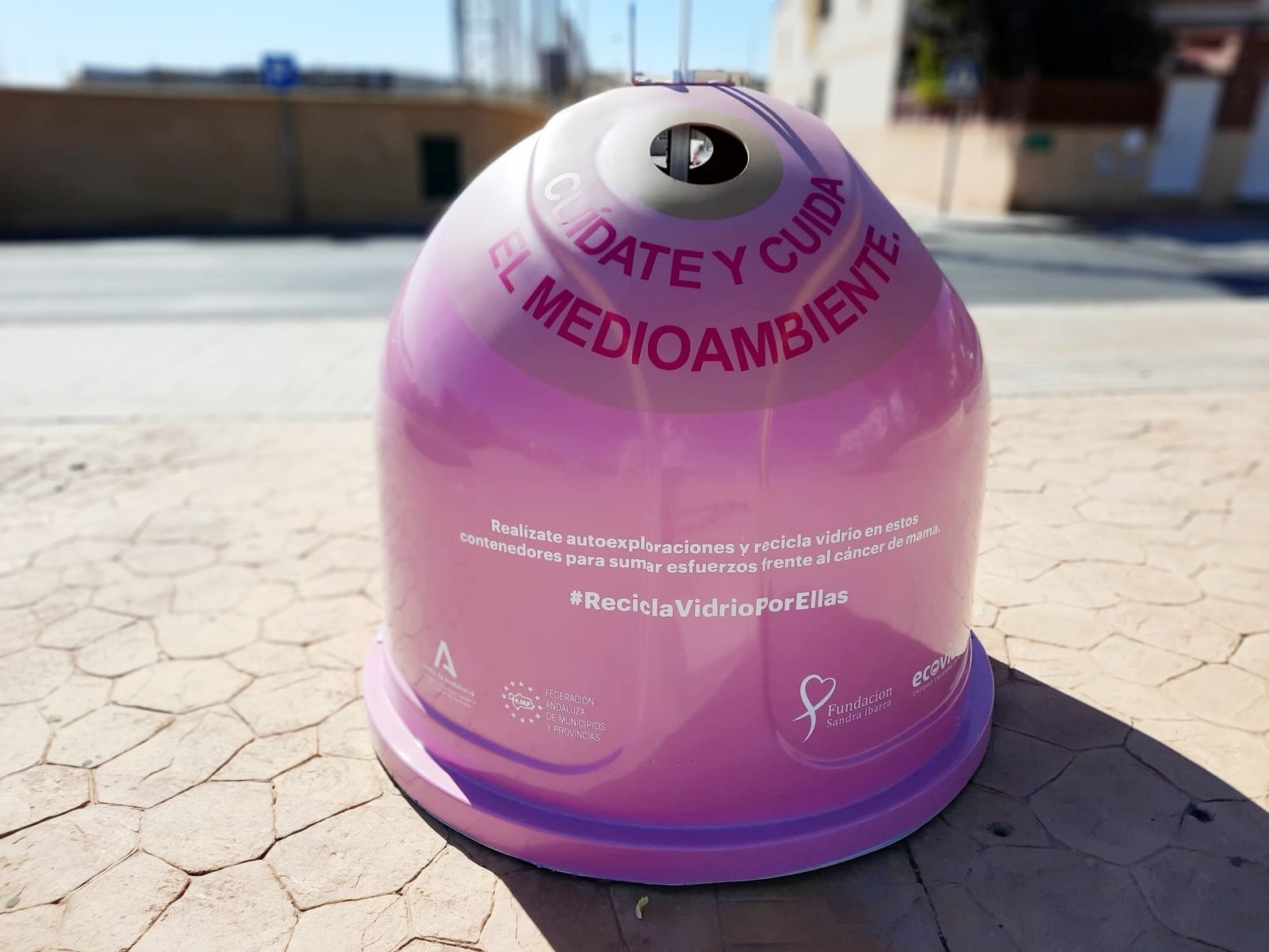 Huércal se suma a la campaña solidaria ‘Recicla vidrio por ellas’