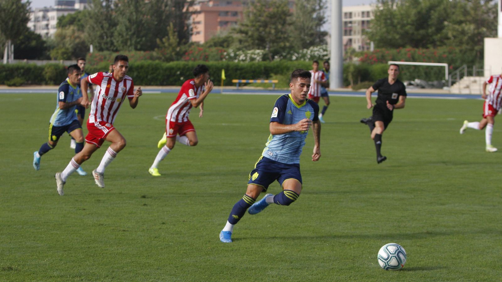 El primer plantel llevó la iniciativa del juego