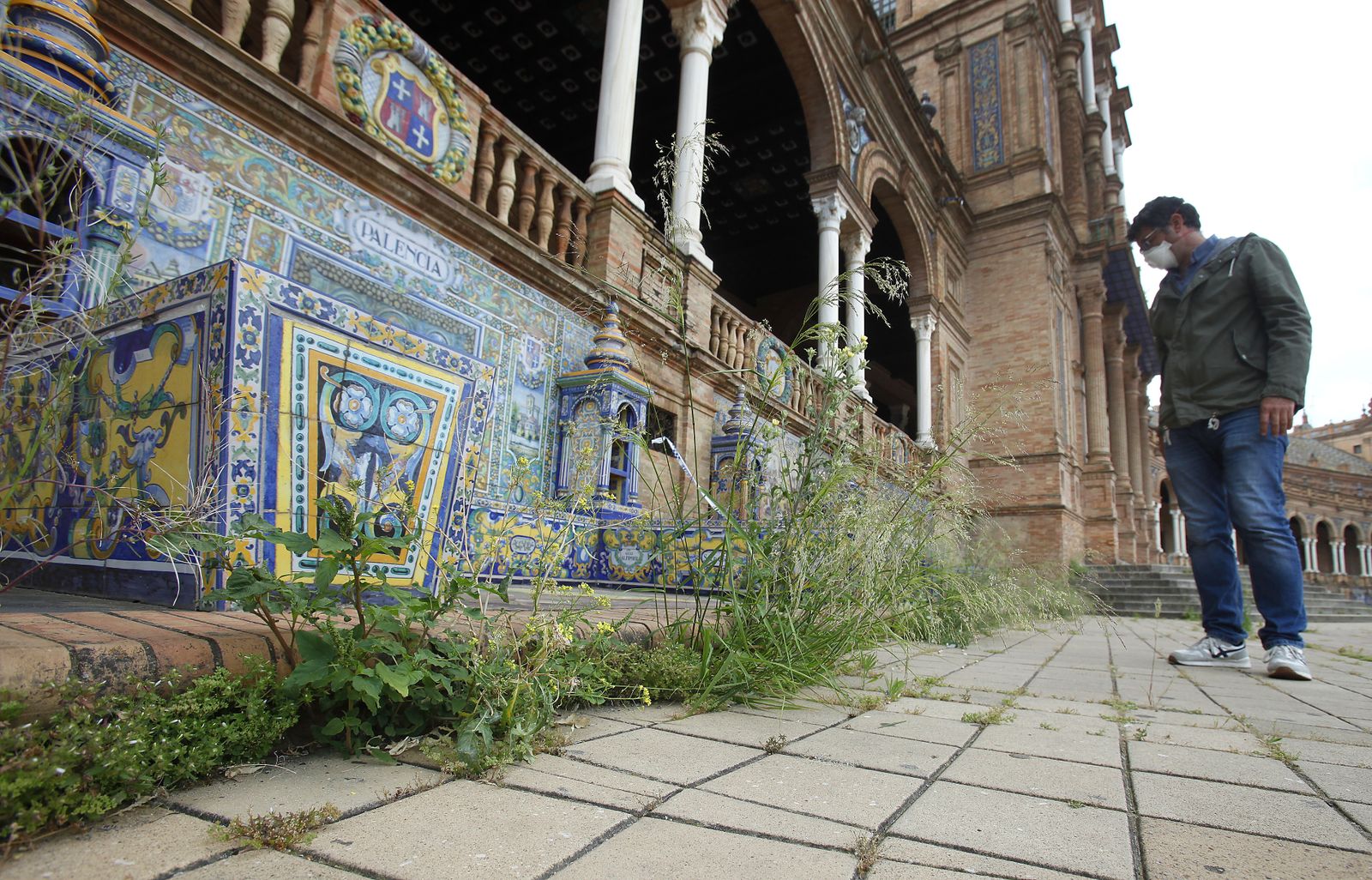 Abandono en la Plaza de España por el confinemiento