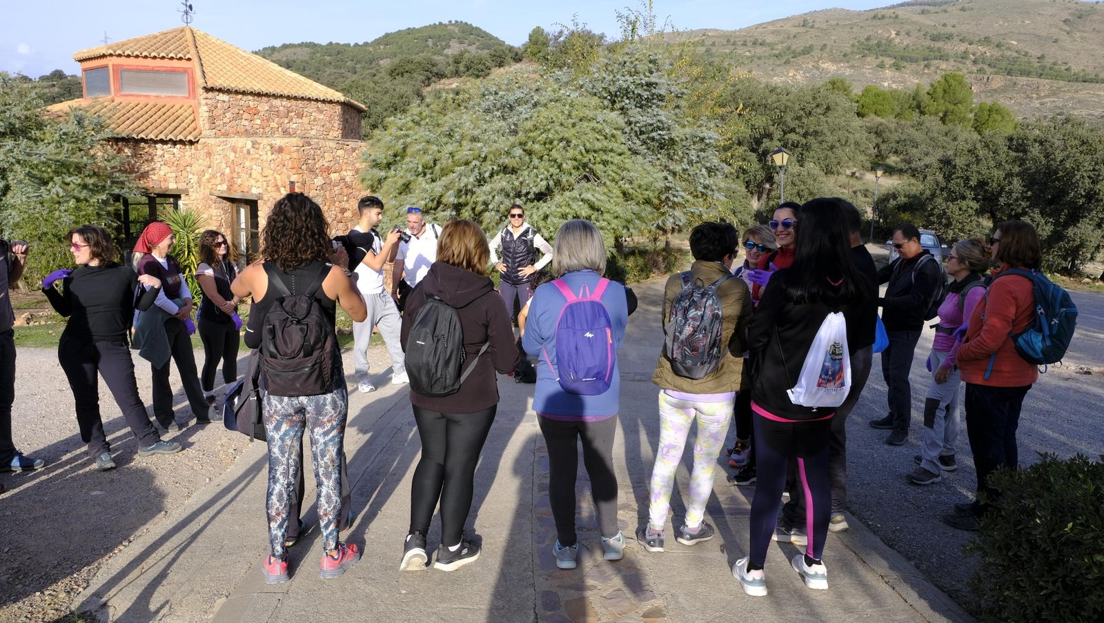 Limpieza y senderismo por la Alpujarra, en imágenes