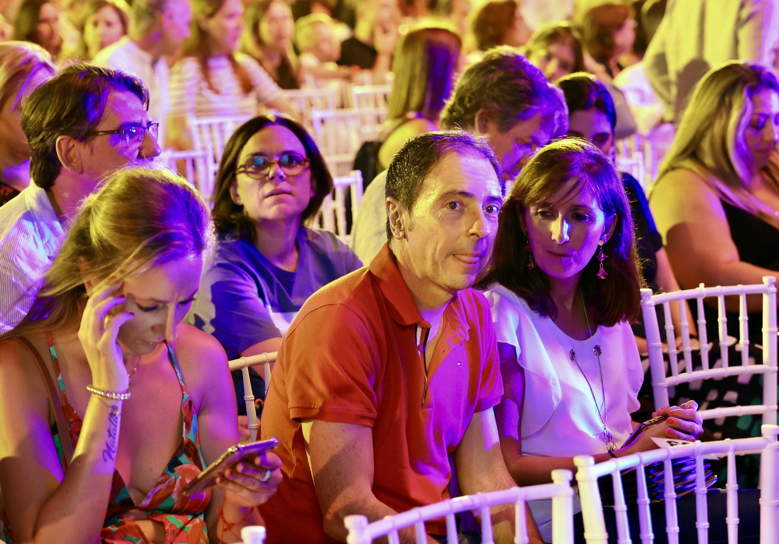 Búscate en el concierto de Hombres G