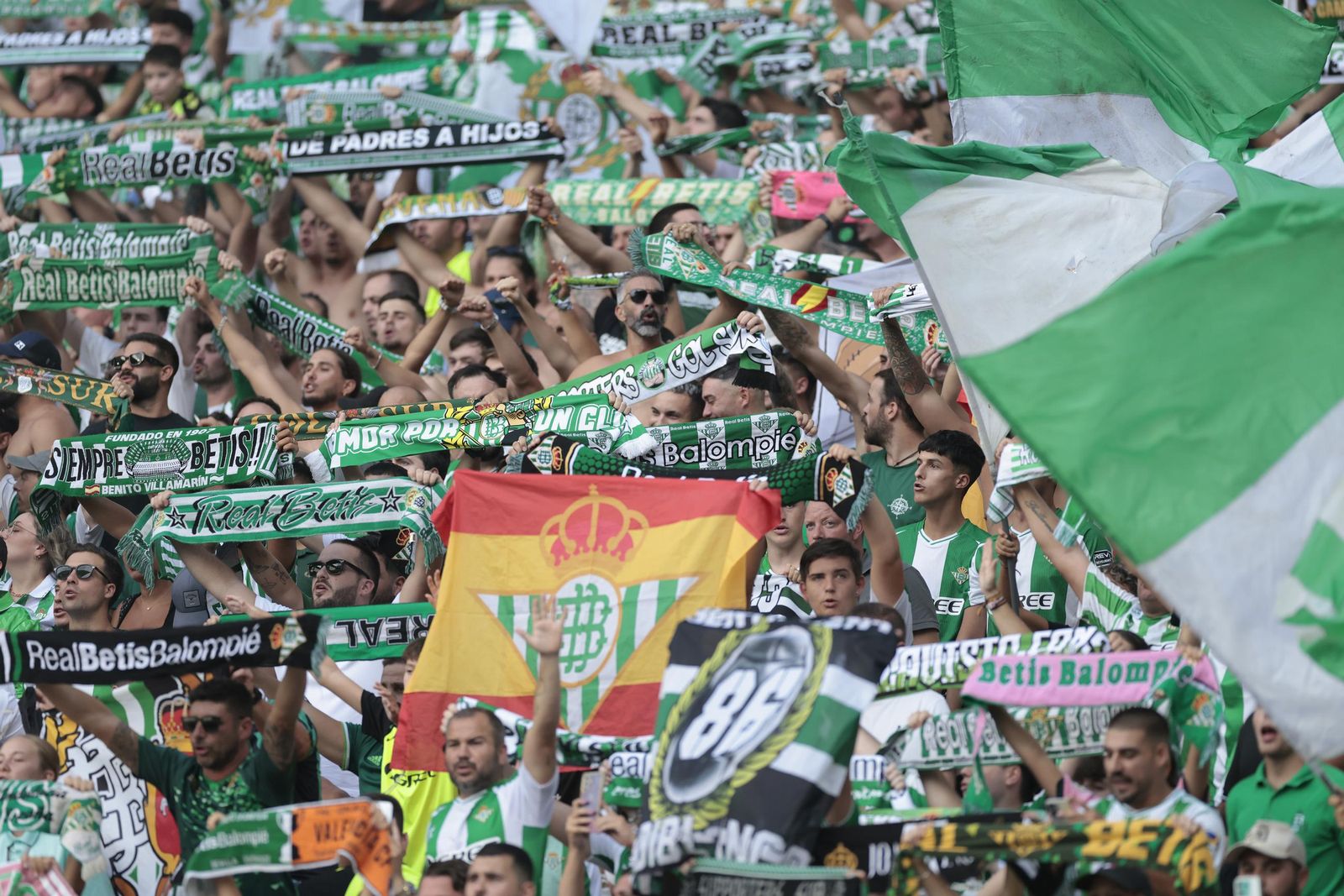 Búscate en las fotos del Betis - Athletic Club
