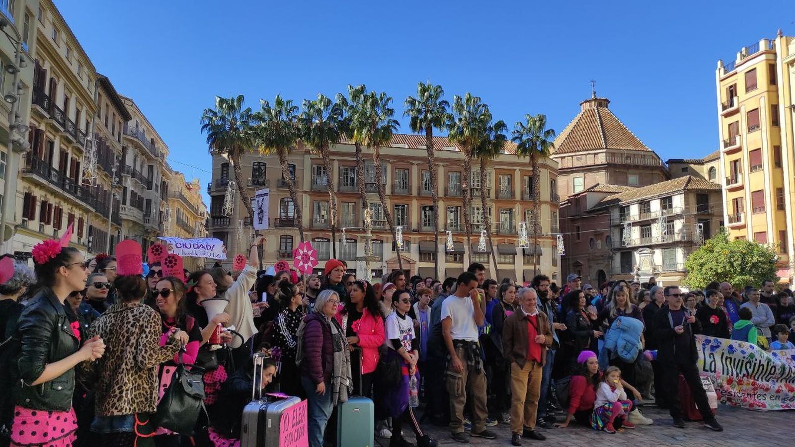 Participantes en la movilización de apoyo a la Casa Invisible.