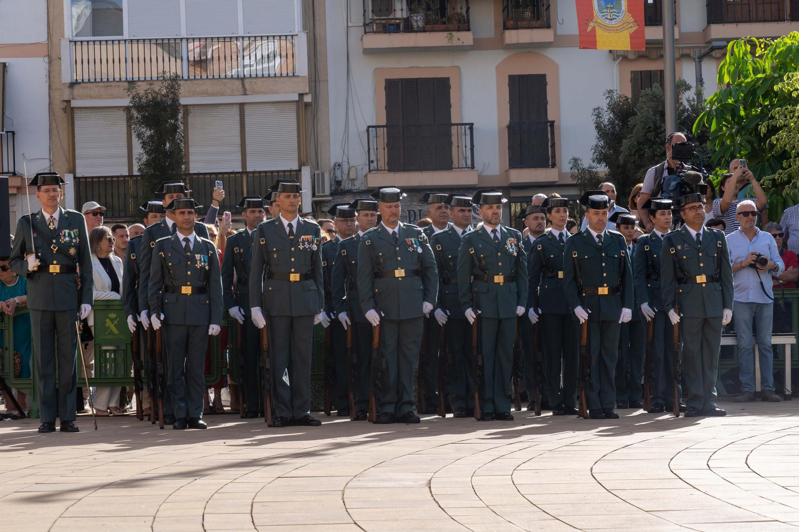 Imágenes del desfile de la Guardia Civil en el Día de la Hispanidad y de su patrona en la Plaza de La Merced