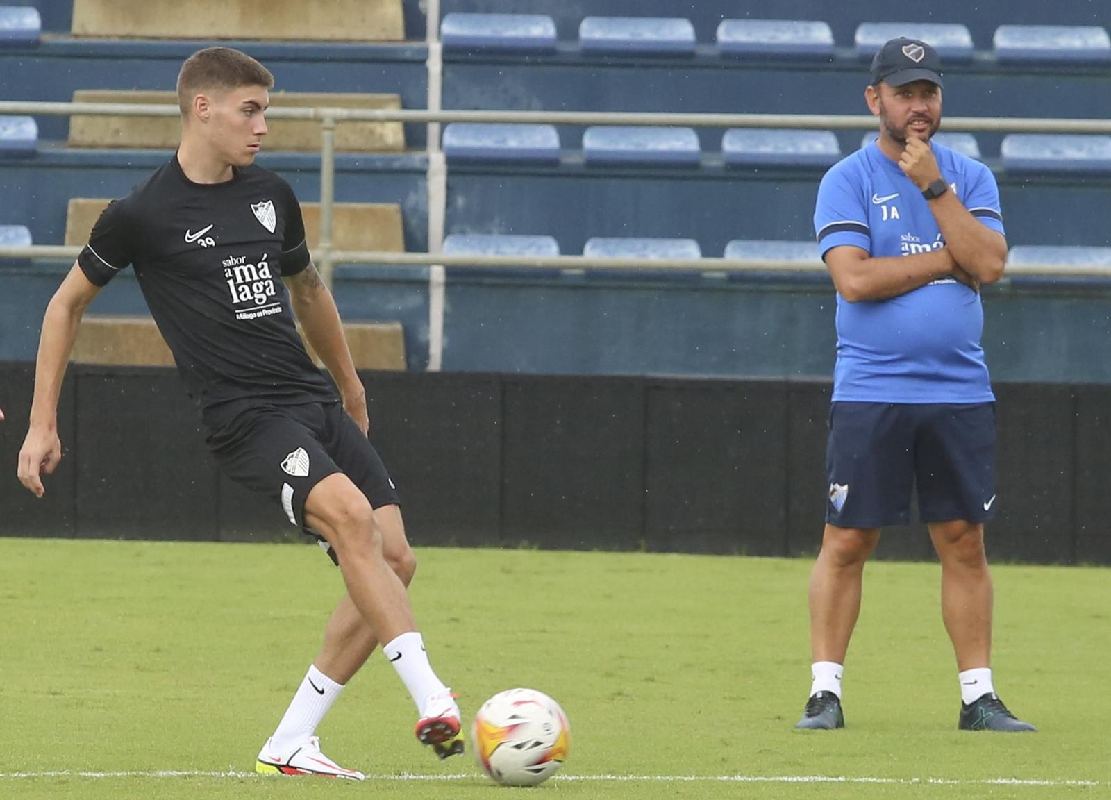 Roberto, su paso por el Málaga CF en fotos