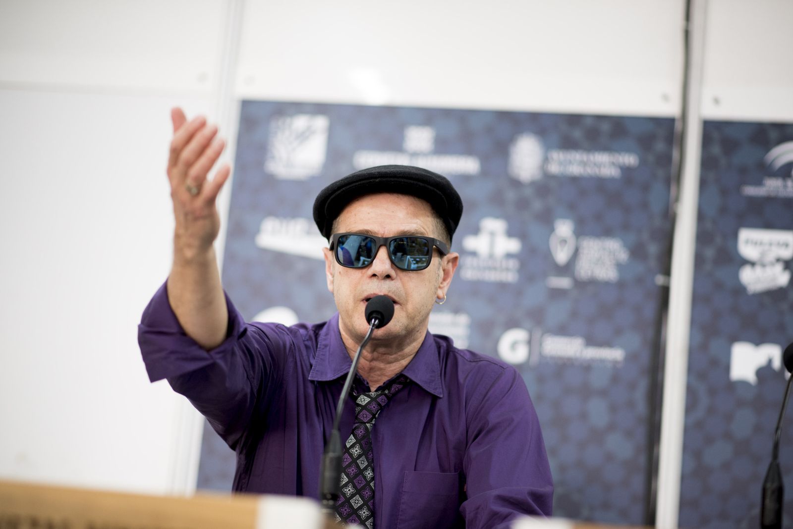 Santiago Auserón en una intervención en la Feria del Libro de Granada.