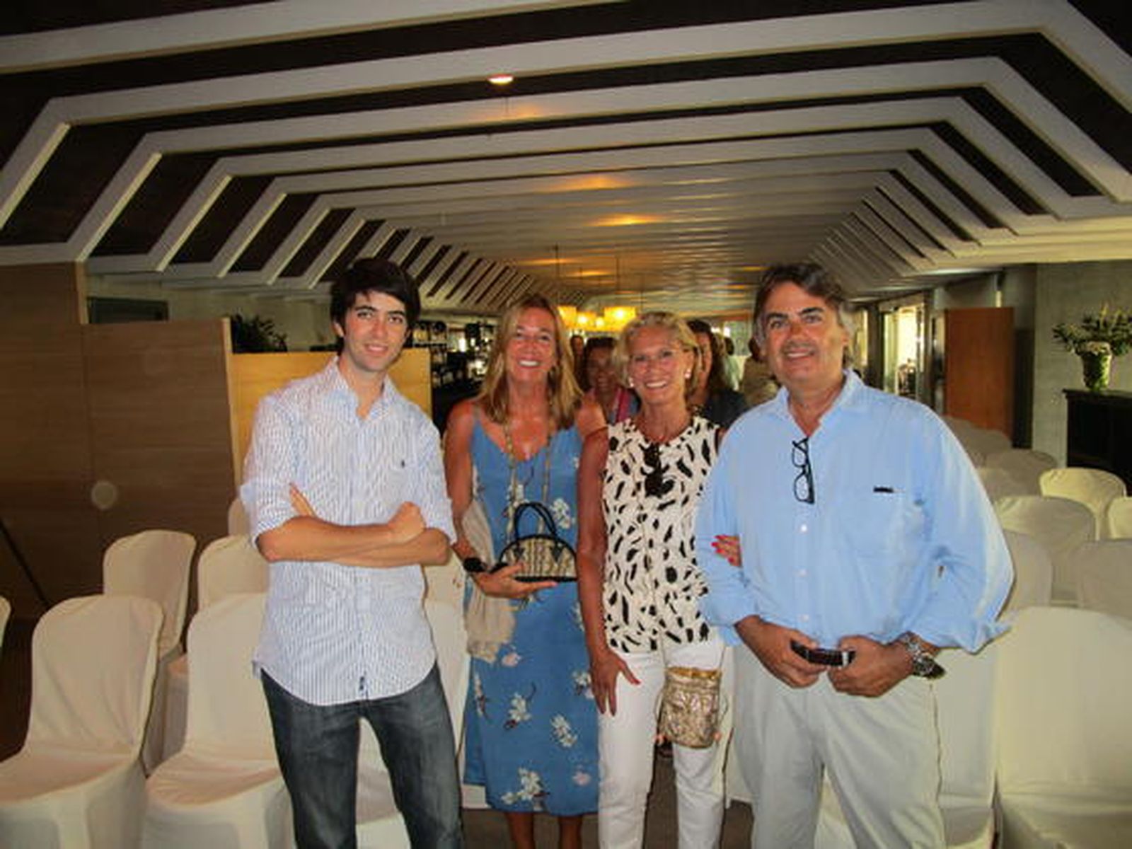 Guillermo Valle, Miriam Poole, Kolman Aceña y Carlos Valle quisieron estar presentes en la firma del libro  Foto: Ignacio Casas de Ciria
