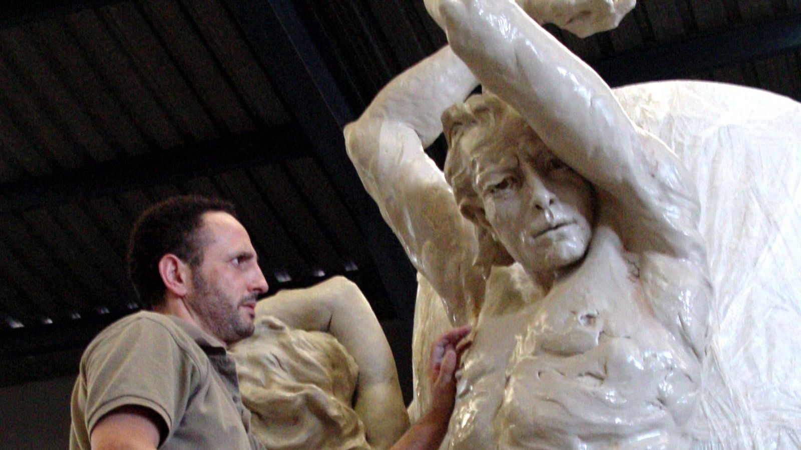 Ramiro Megías en su estudio de escultura.