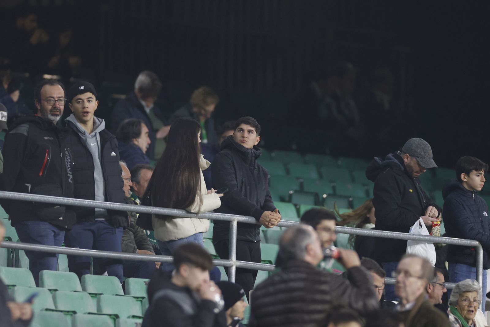 Búscate en las fotos del Betis-Barcelona