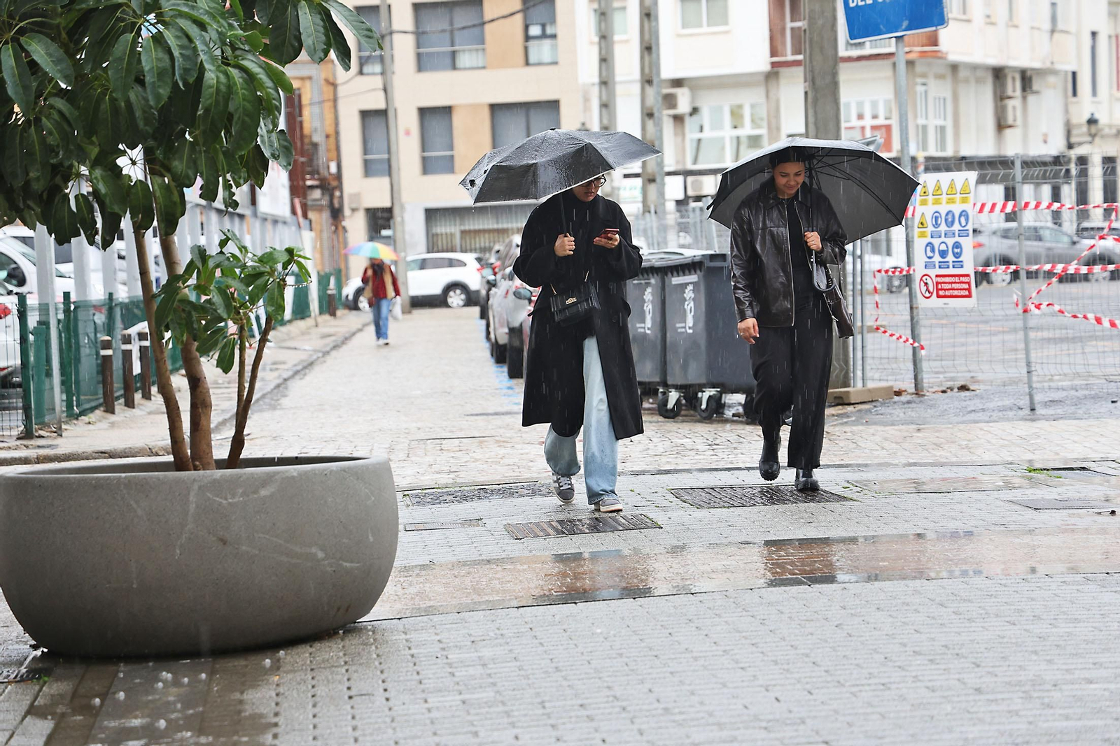 Imágenes de la lluviosa mañana de sábado en Huelva