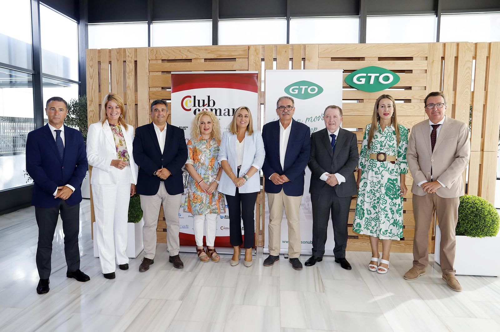 Imágenes de la visita de la consejera Marifrán Carazo a la empresa GTO en Niebla