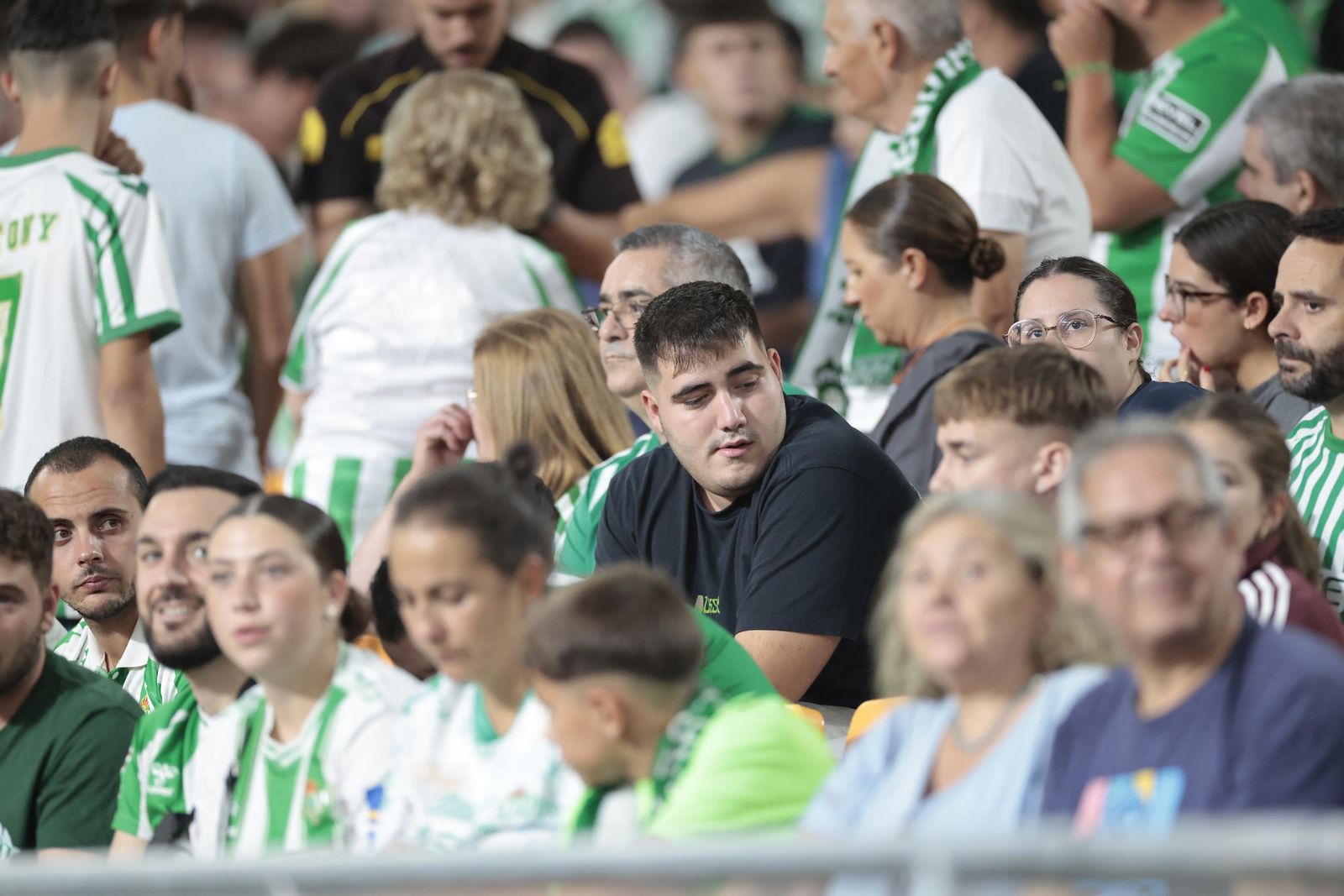 Búscate en las fotos del Betis - Nottingham Forest