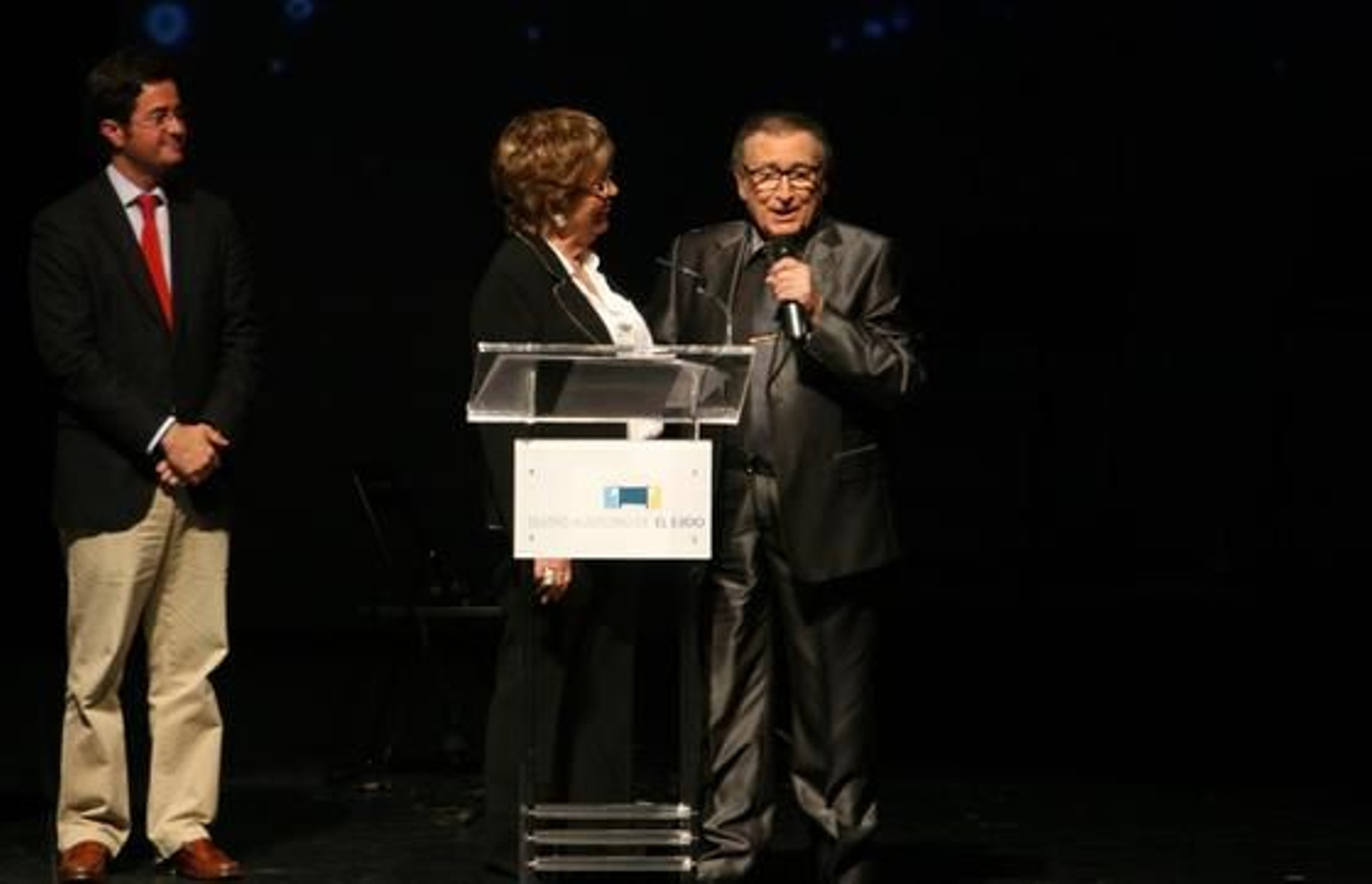 Con su mujer Anita en el homenaje tributado en El Ejido, su localidad natal.