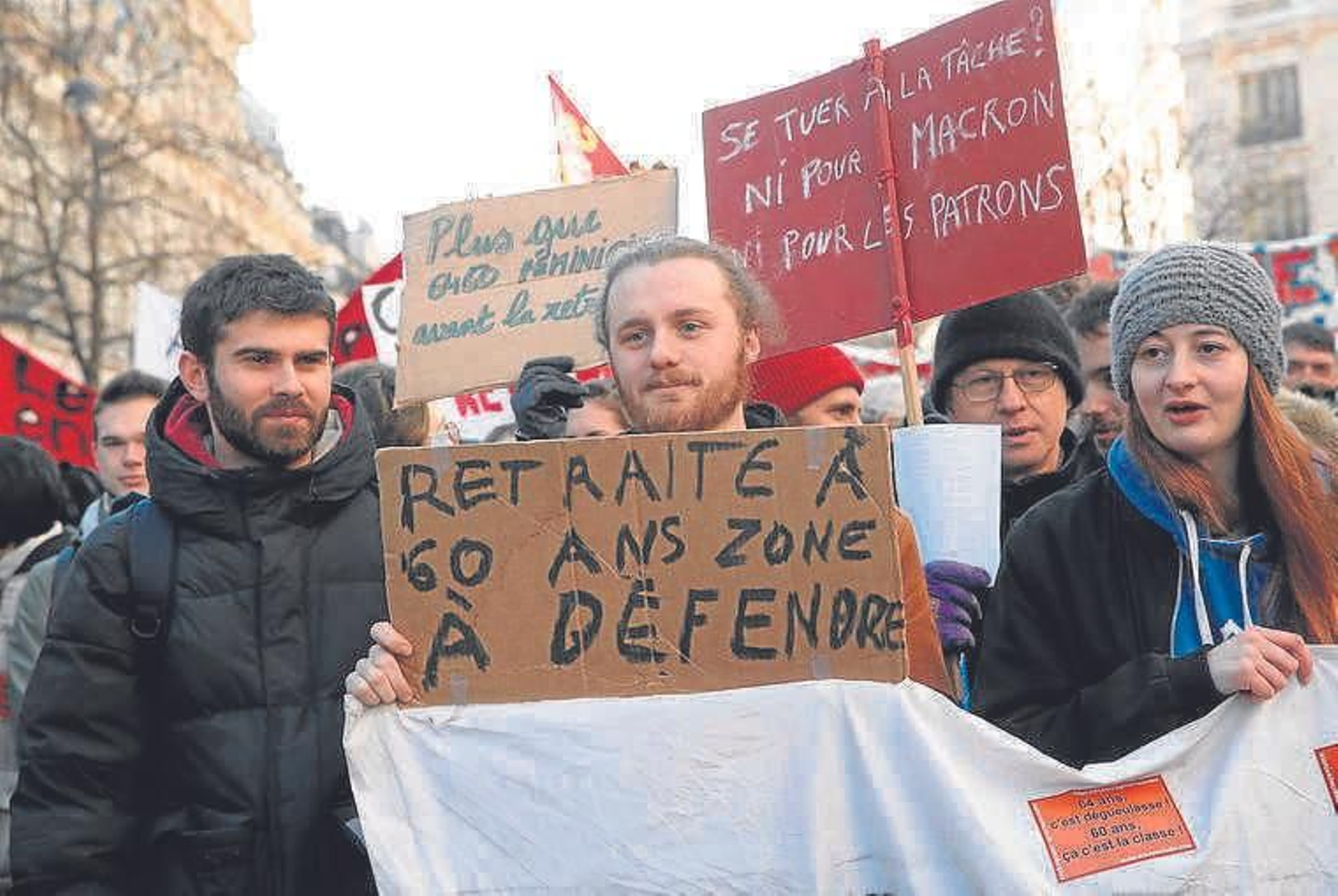 Los franceses vuelven a pedir a Macron que retire la reforma de las pensiones
