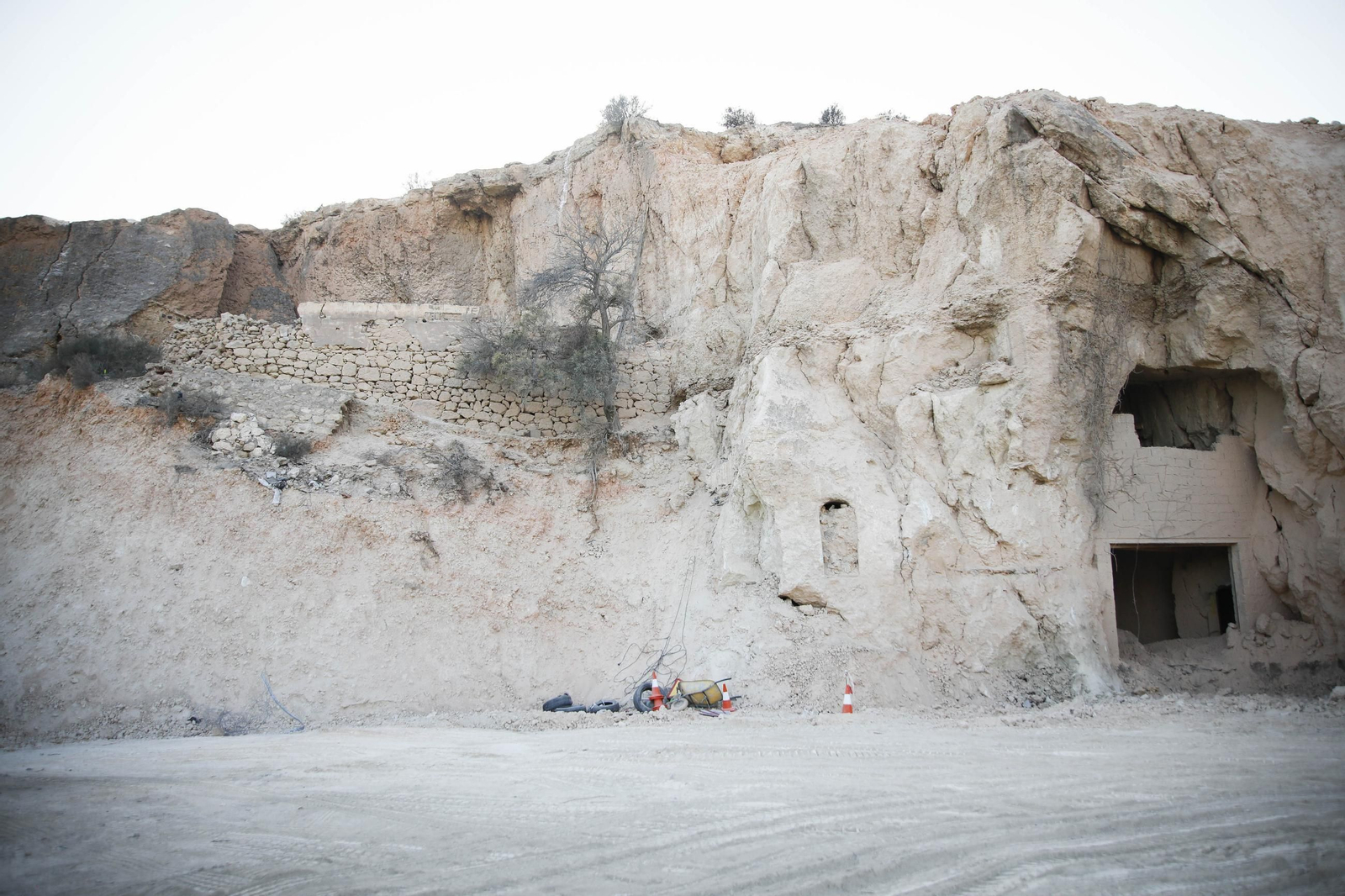Imágenes de los refugios de la guerra civil descubierto en el barrio de Las Trincheras