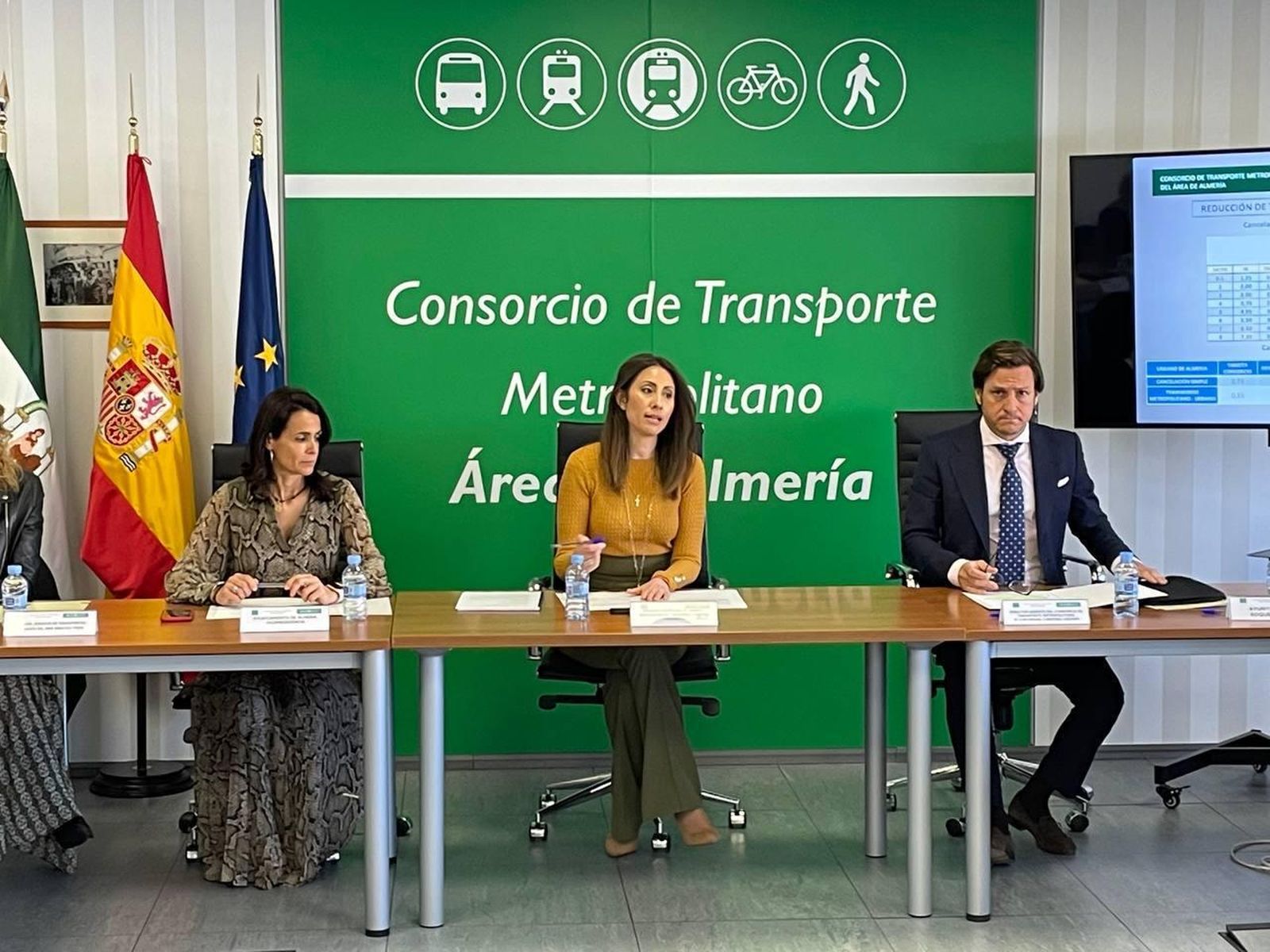 El Consorcio de Transporte de Almería aumenta la bonificación de la tarjeta metropolitana hasta el 60%