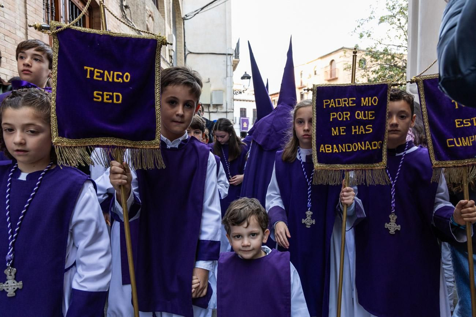 Las cofradías de la Vera Cruz, Expiración y Gran Poder lucen sus cortejos en la calle
