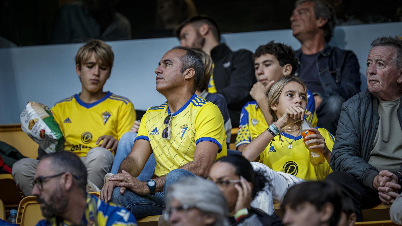 Búscate entre las imágenes del partido de fútbol entre Cádiz CF y Córdoba CF