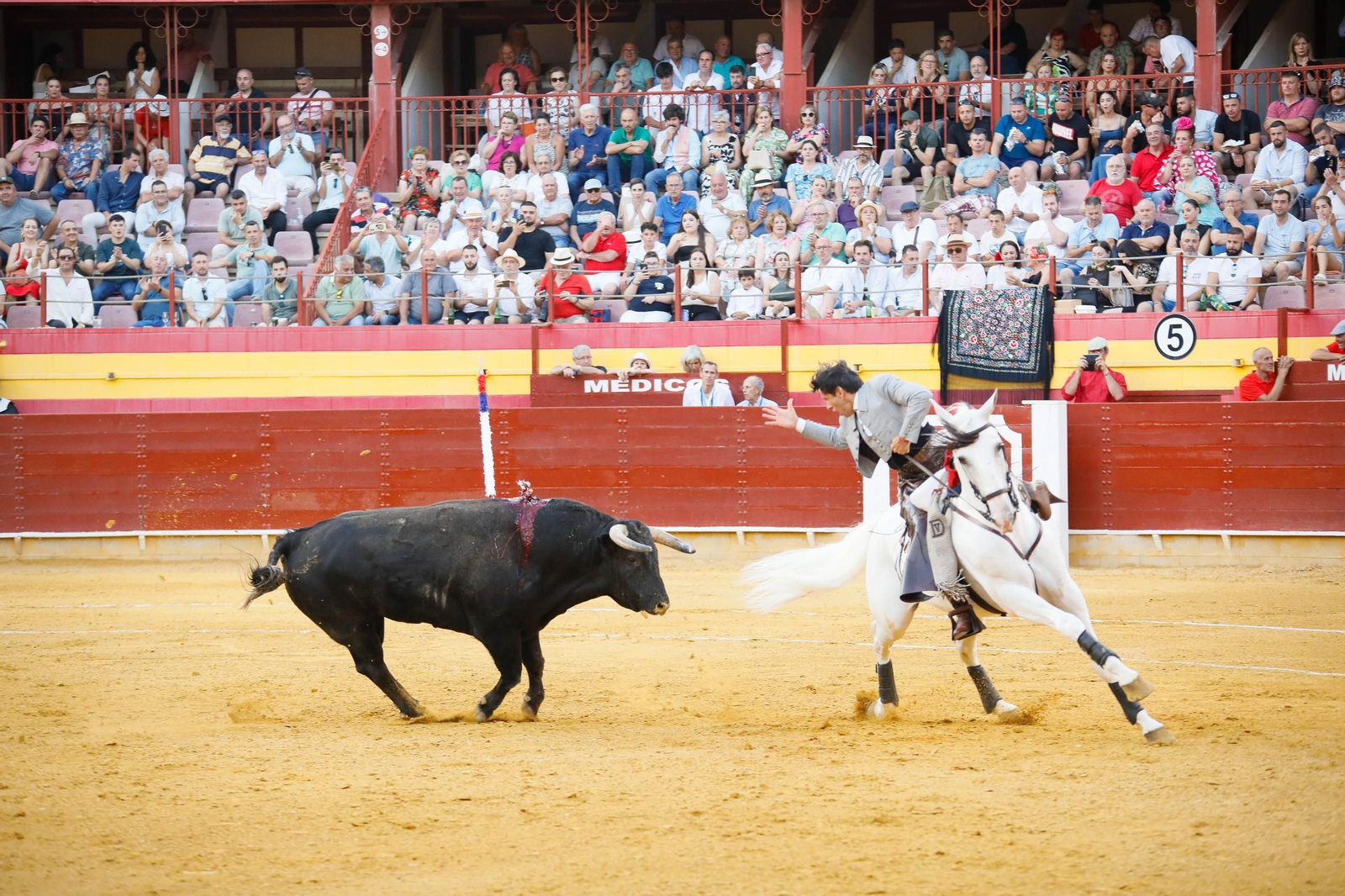 Imágenes de la corrida de toros en Roquetas de Mar