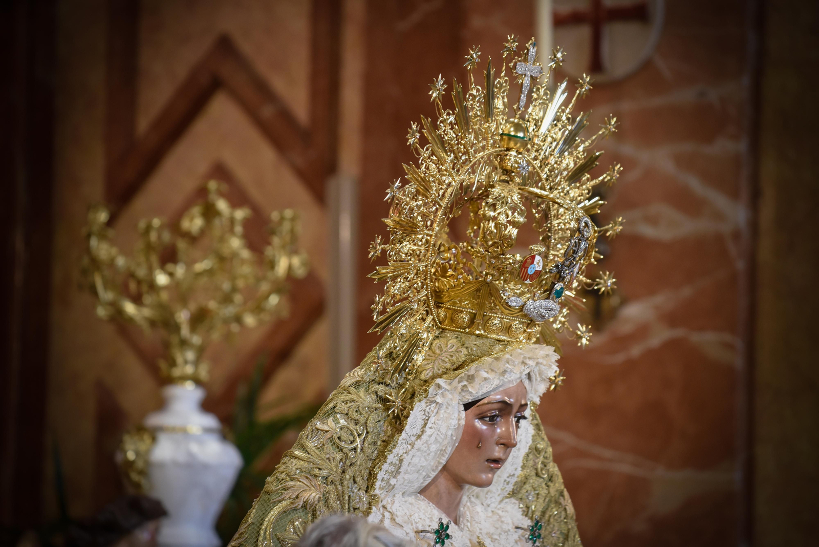 El besamanos de la Macarena, en imágenes