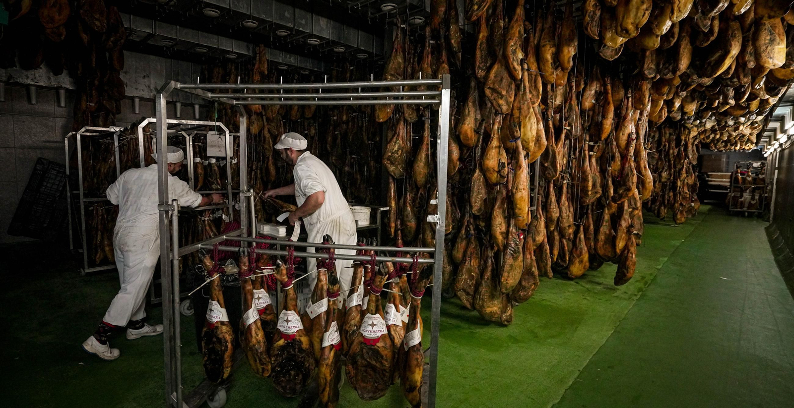 Del campo a la mesa, así son los jamones de Montesierra que vende Mercadona