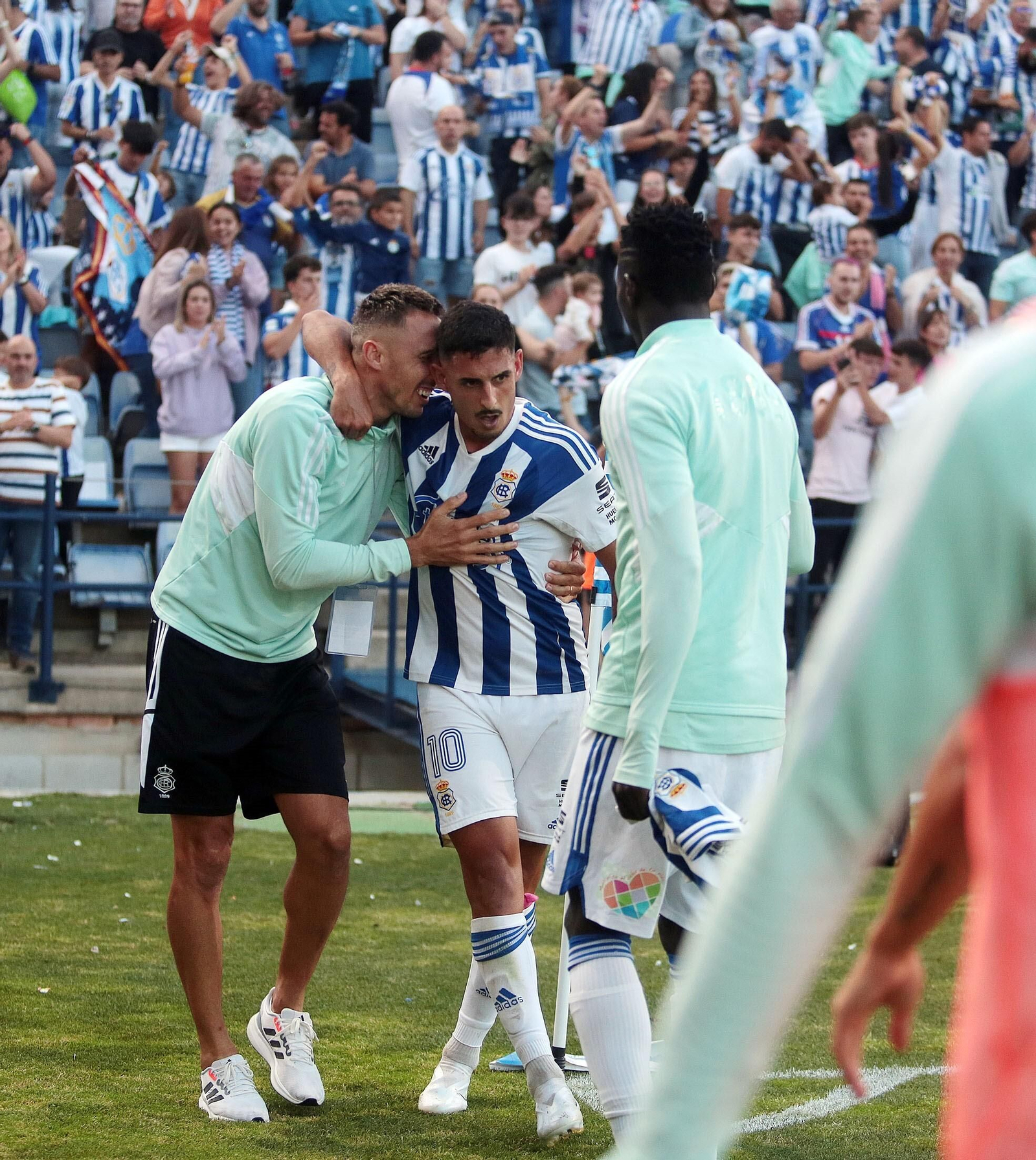 Las imágenes del ascenso del Recre a Primera RFEF