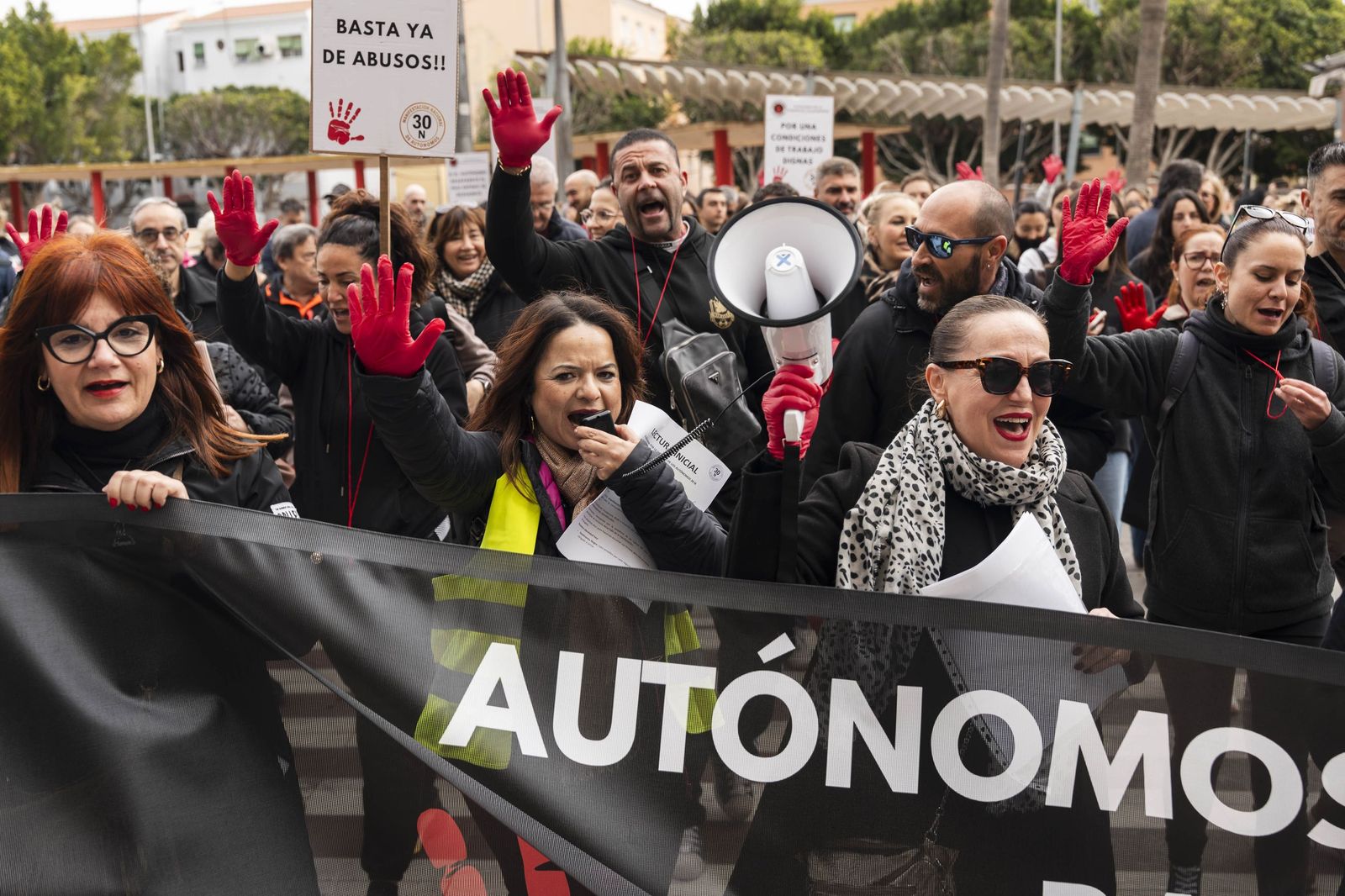 Las imágenes de la Manifestación de la Plataforma por la Dignidad de los Autónomos en Almería