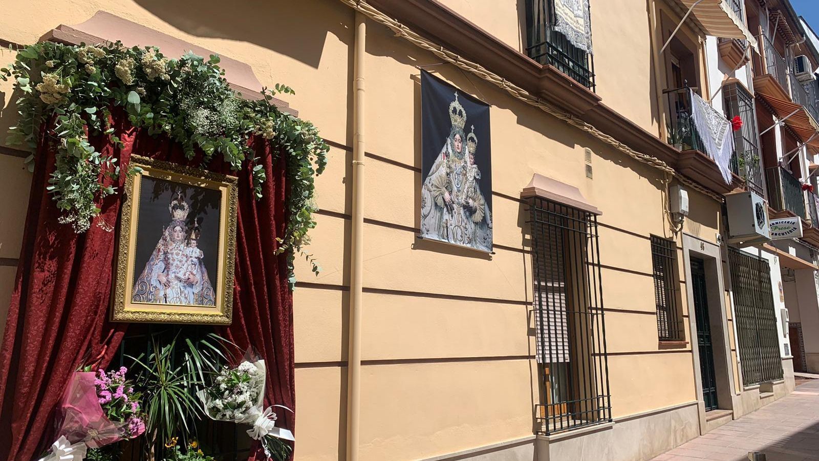 Altar en la calle Mesón.