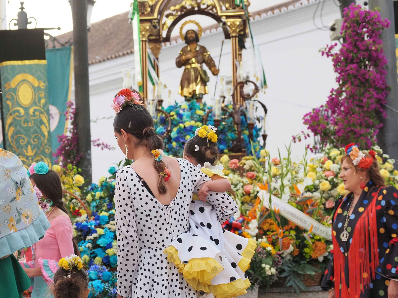 La ofrenda floral al Patrón de los Agricultores en la Romería de Cartaya.