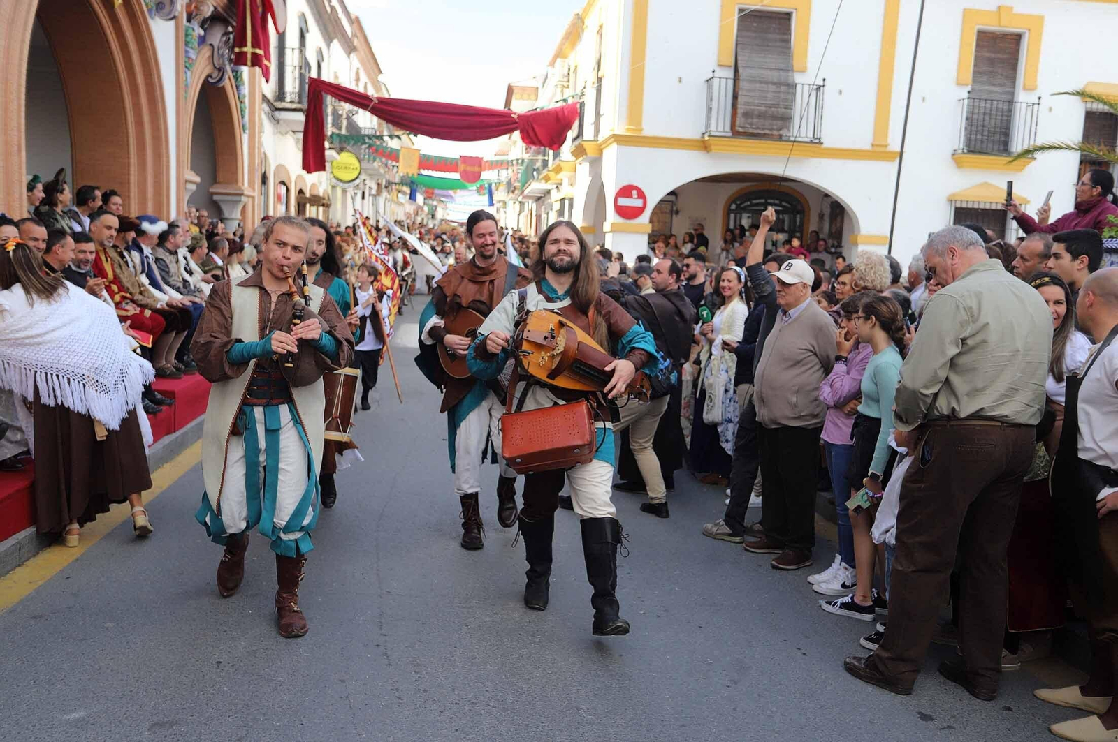 Imágenes del gran ambiente en la Feria Medieval de Palos de la Frontera, Huelva