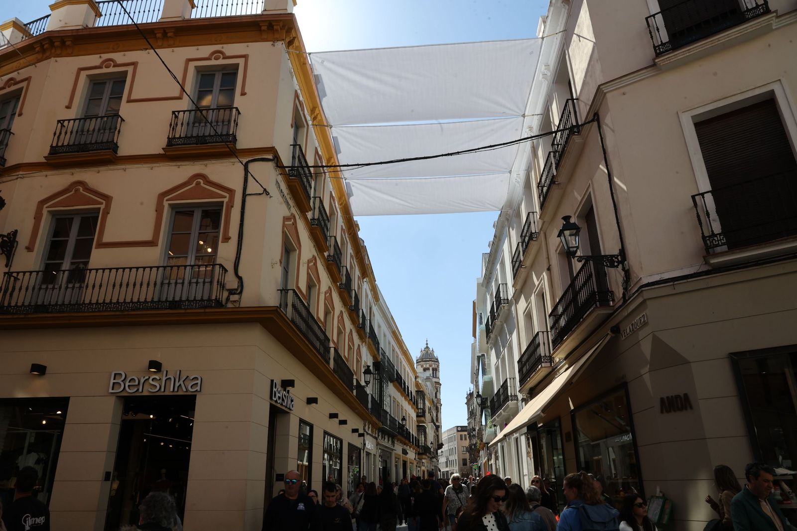 Primeras pruebas de colocación de toldos en Sevilla