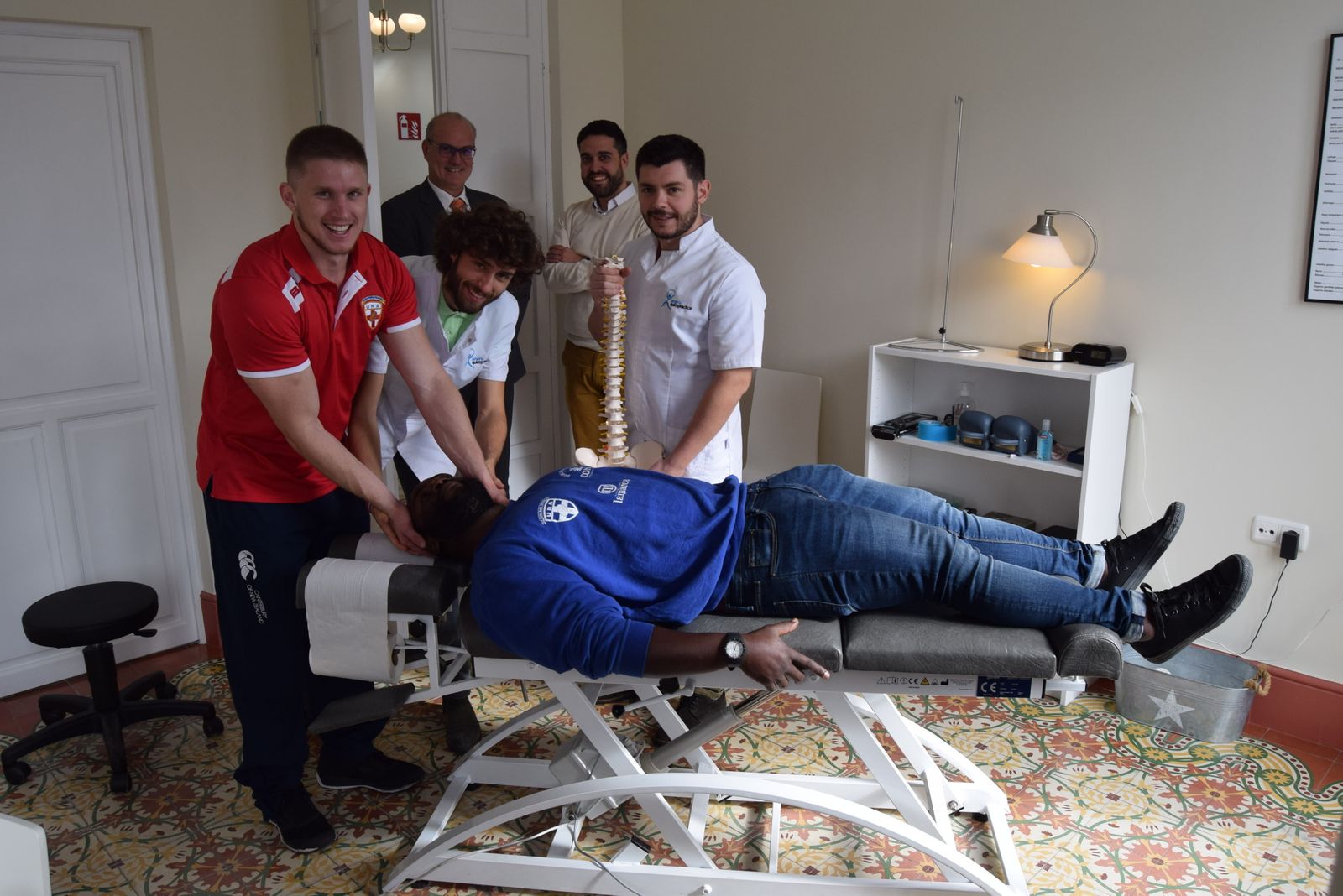 URA se refuerza con un quiropráctico