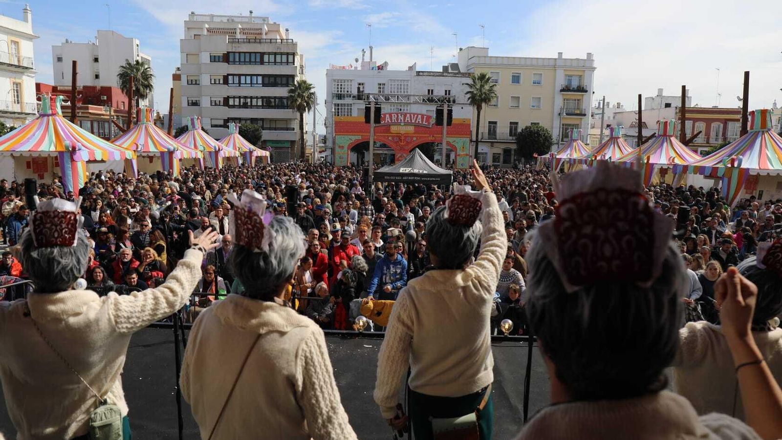 Actuación de la ilegal 'La última y nos vamos' en San Fernando.