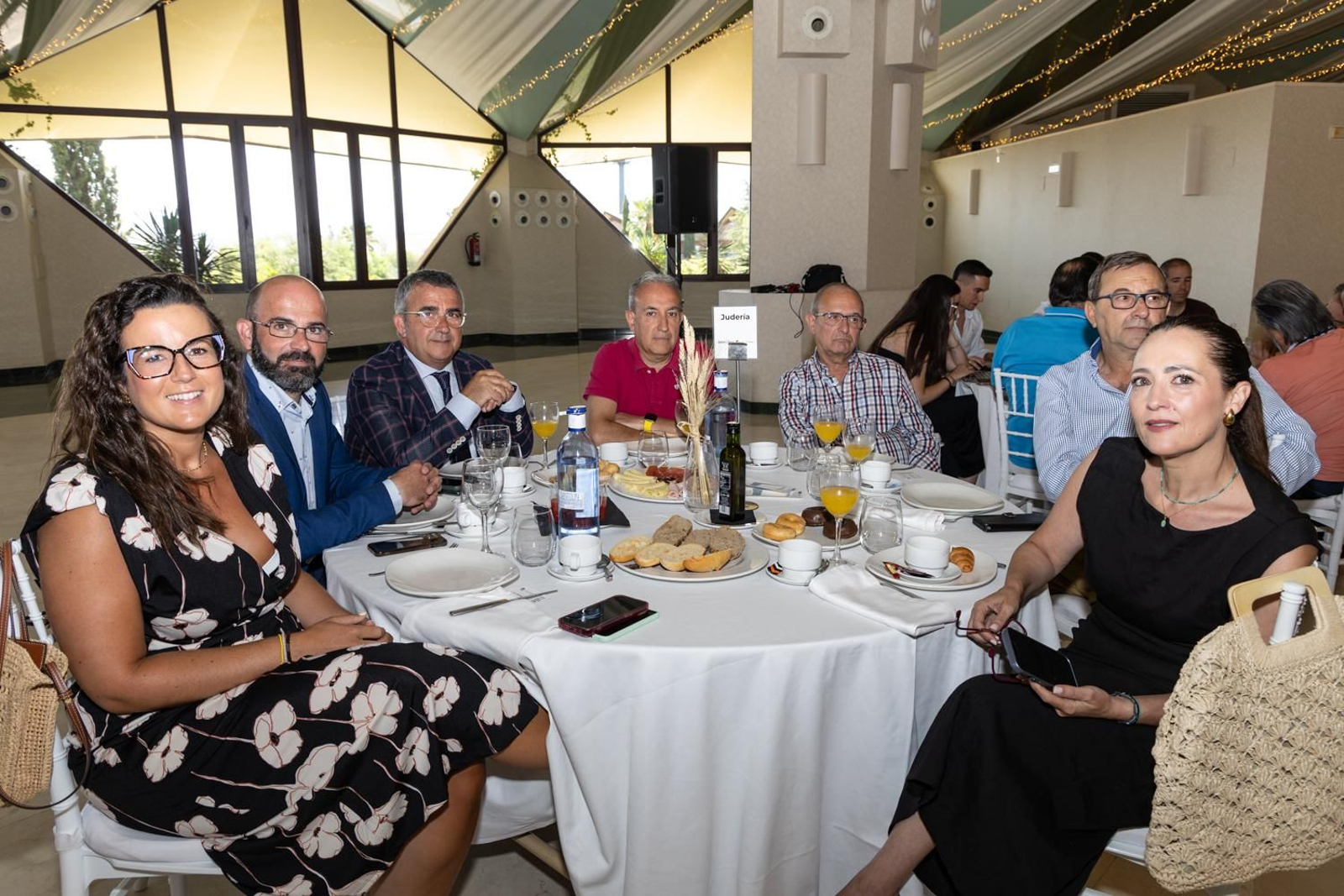 La sociedad jiennnese ha acompañado al Grupo Joly en su desayuno con la consejera.