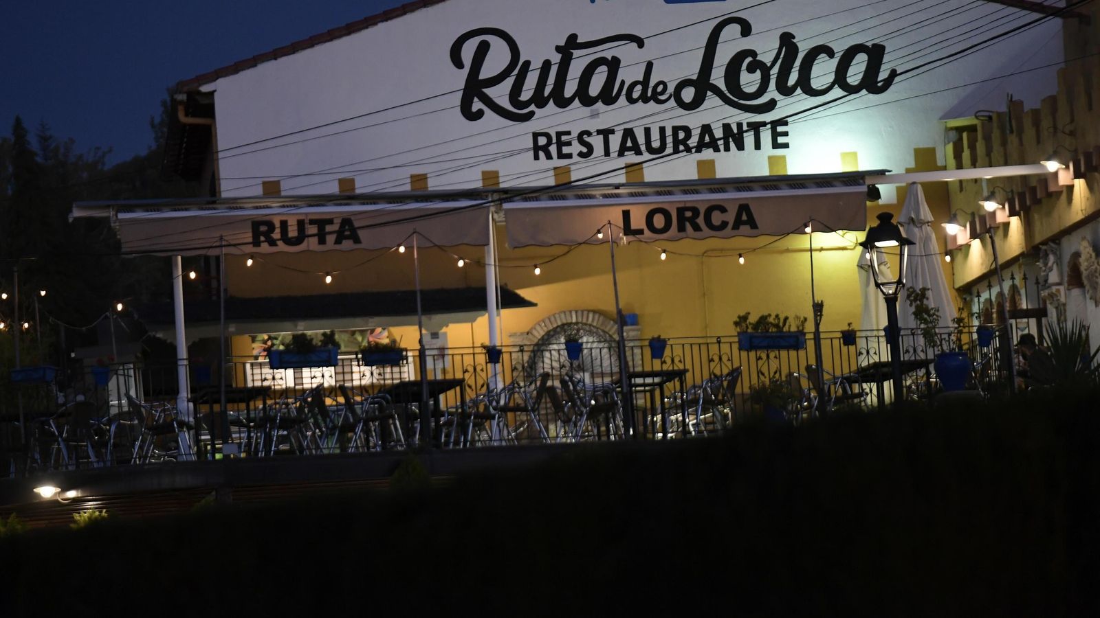 Terraza de un restaurante vacía en Alfacar