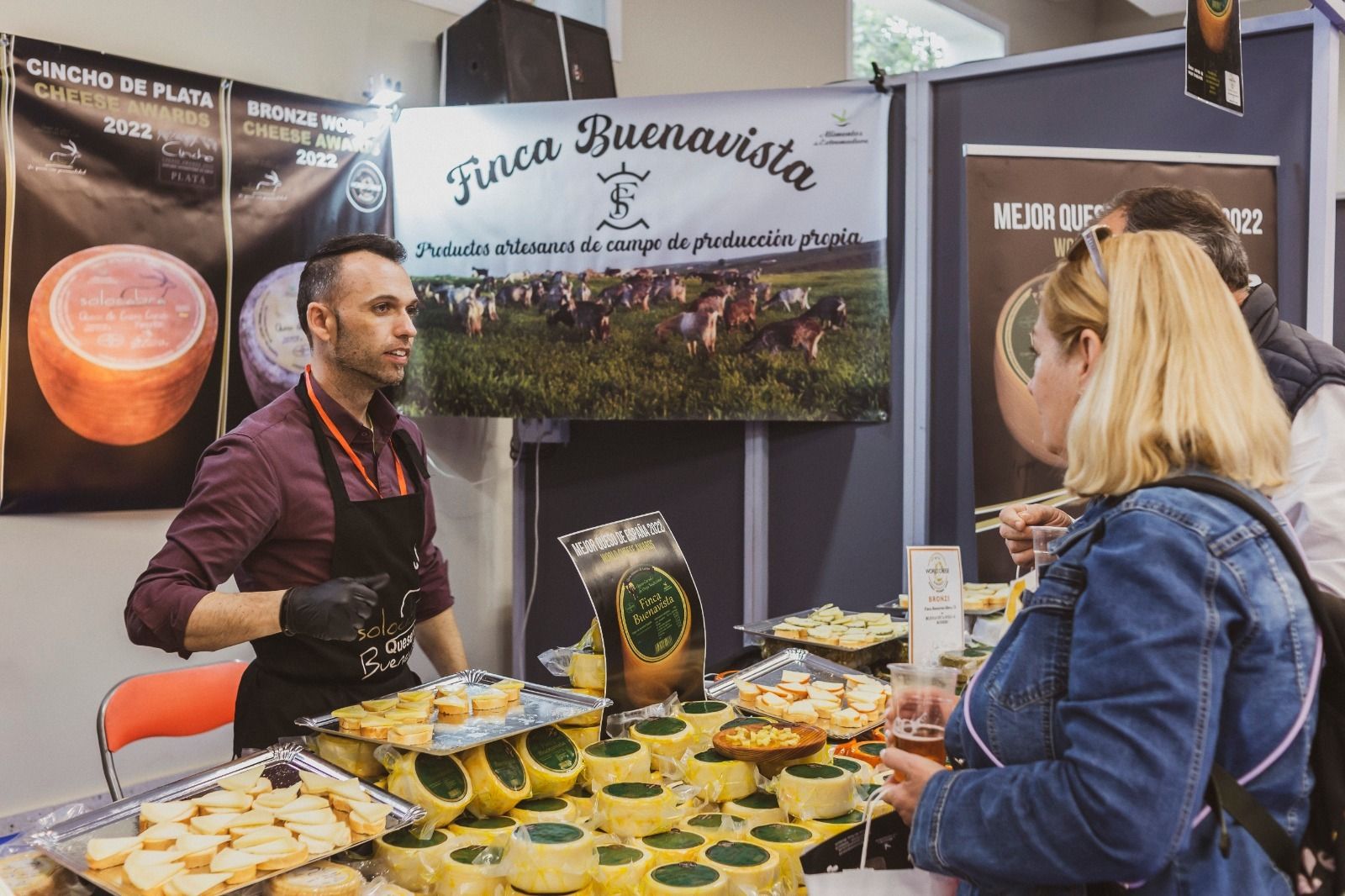 Un recorrido en imágenes por la Feria del Queso de Los Pedroches en Hinojosa del Duque