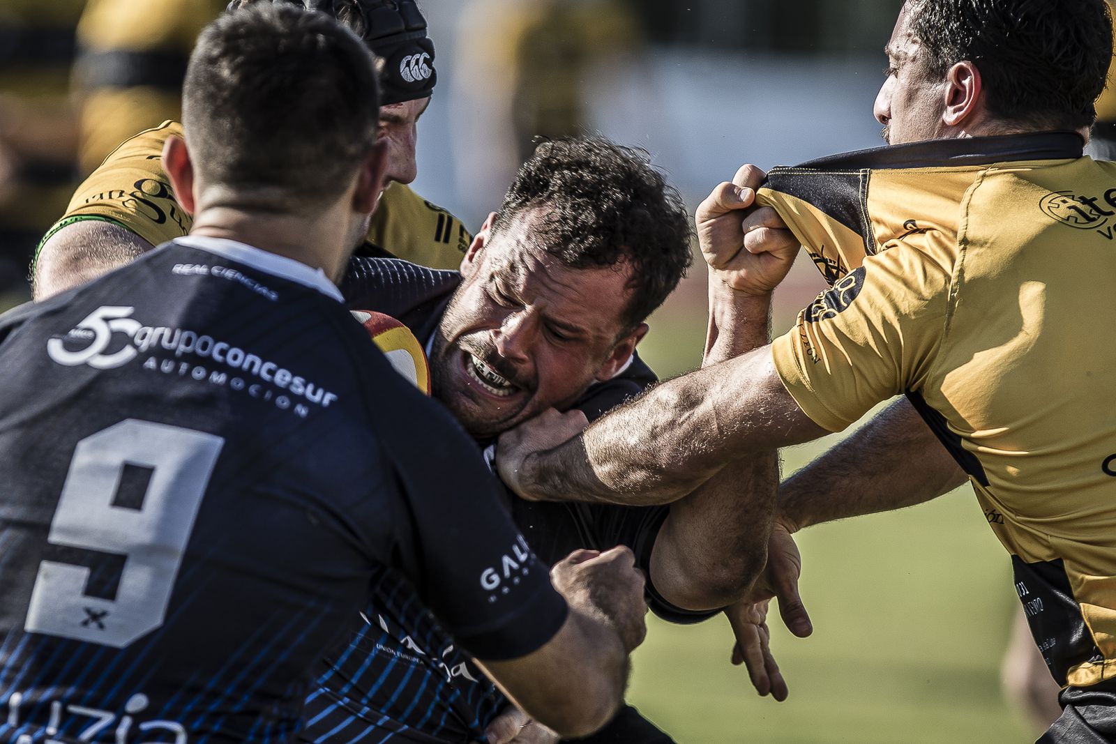 Vicente del Hoyo en una acción del partido frente a Burgos la anterior temporada.