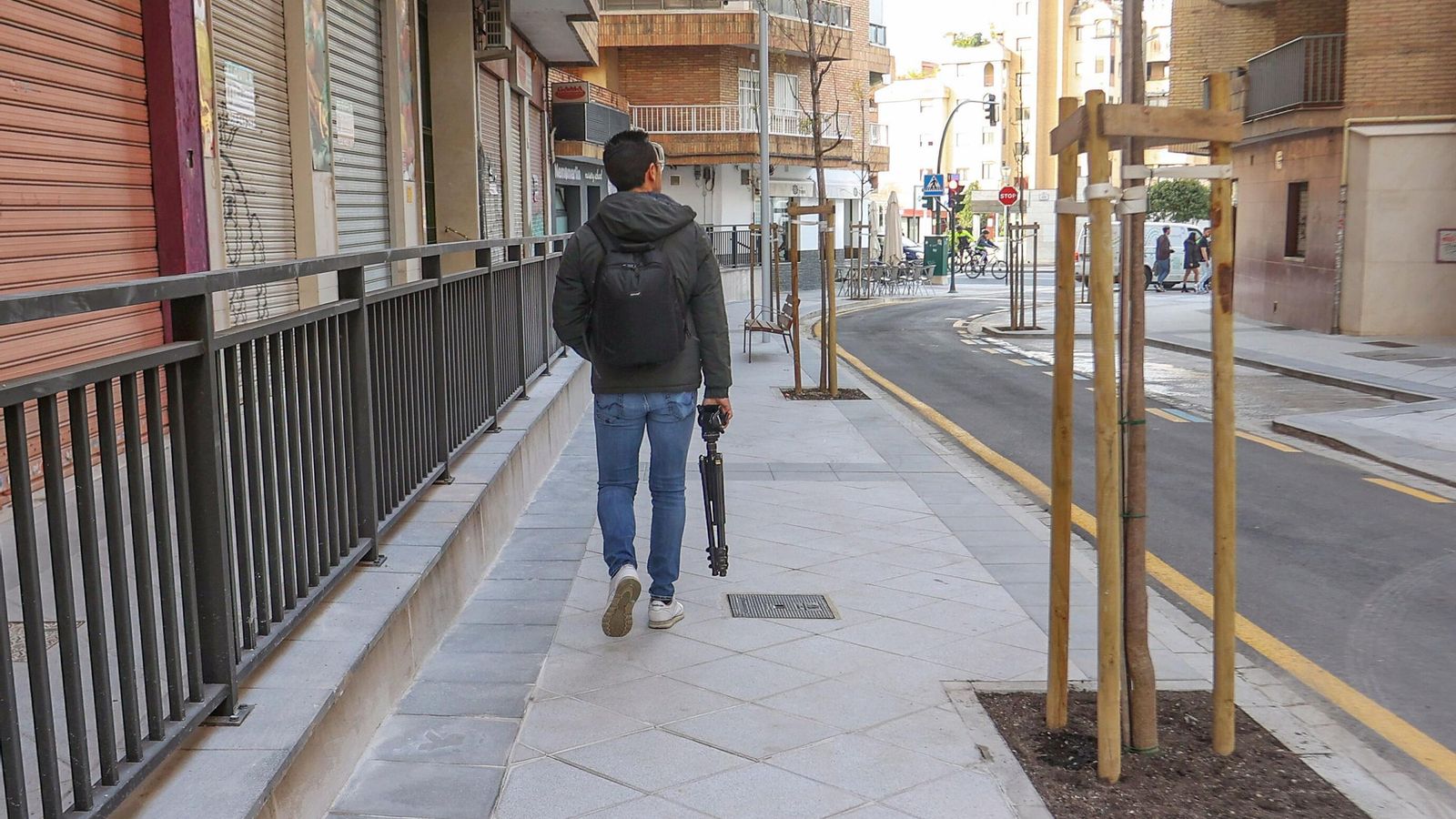 Imagen de la calle Las Flores, en la que se plantaron árboles donde antes no había