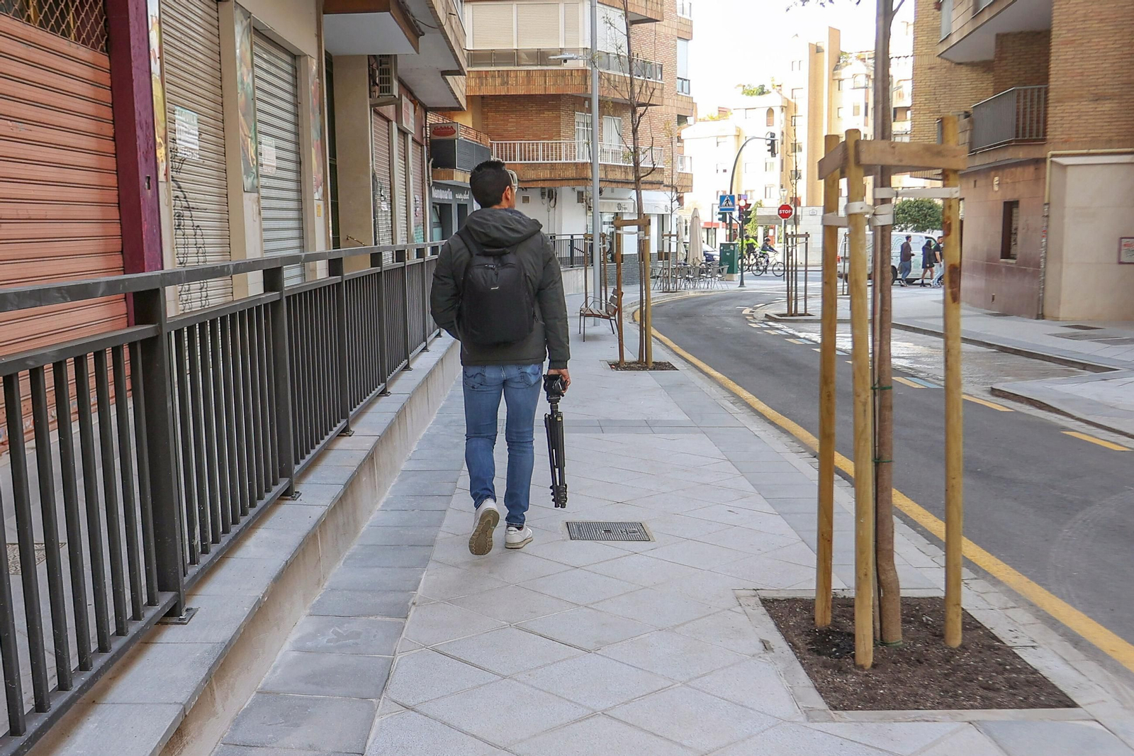 En calle Las Flores se plantaron árboles donde antes no había.