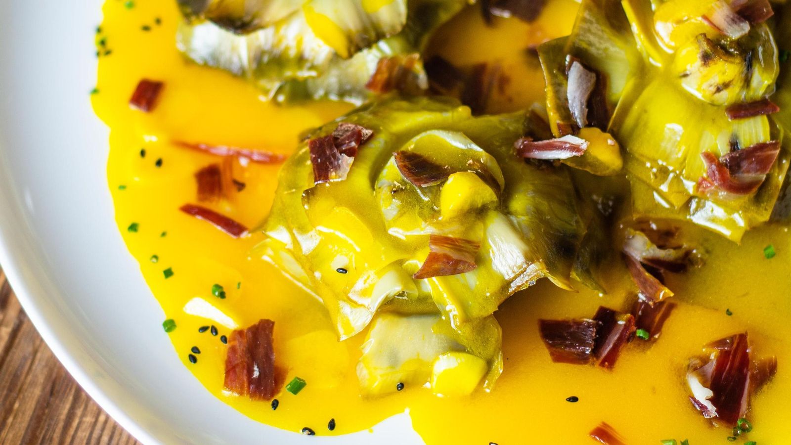 Flores de alcachofas confitadas.