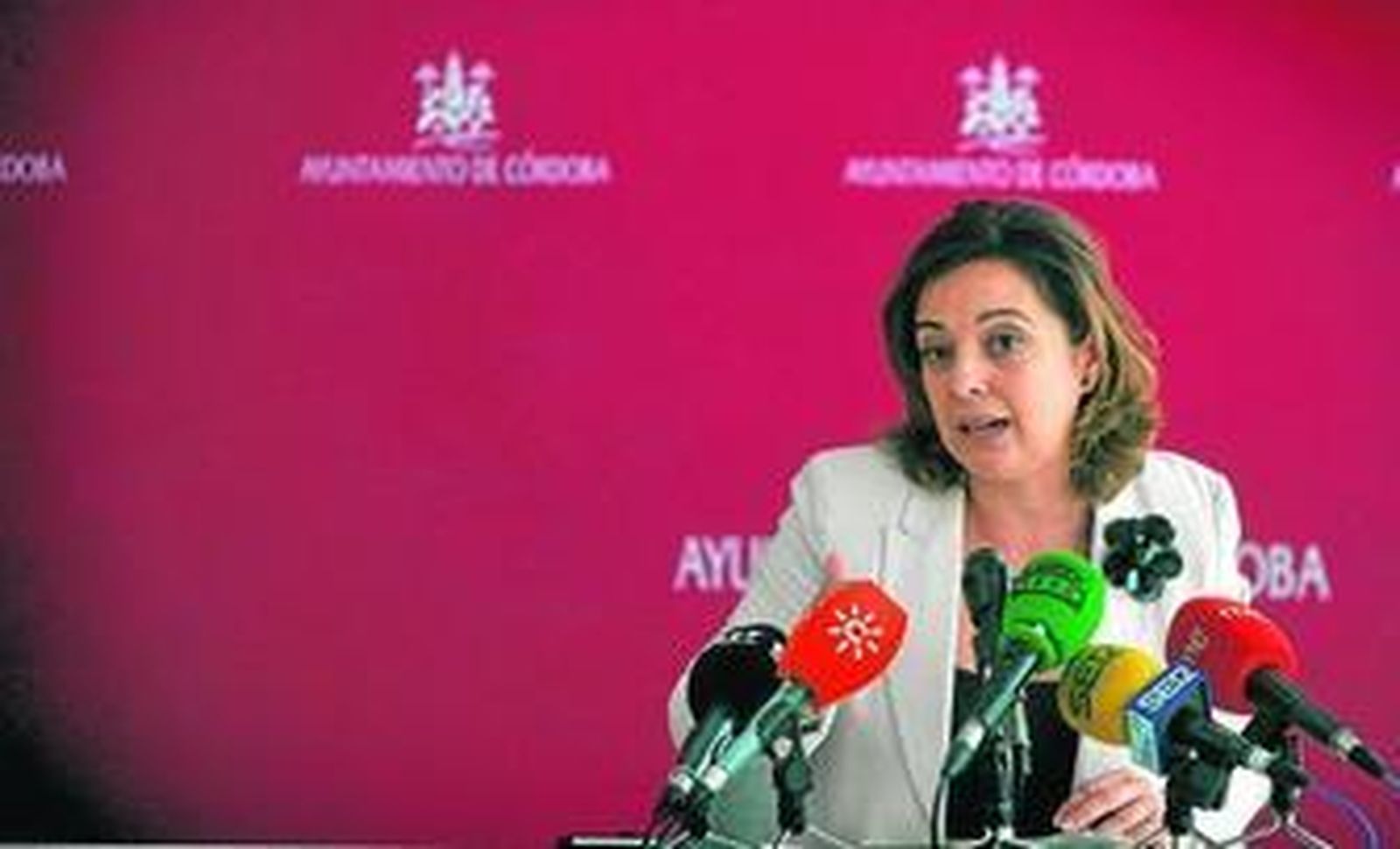 La regidora, Isabel Ambrosio, durante la comparecencia de ayer.