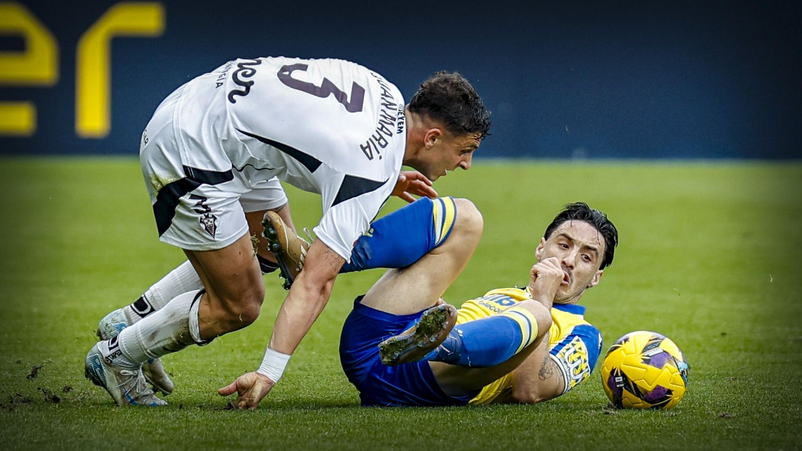 Búscate entre las fotos del partido de fútbol Cádiz CF - Albacete Balompié